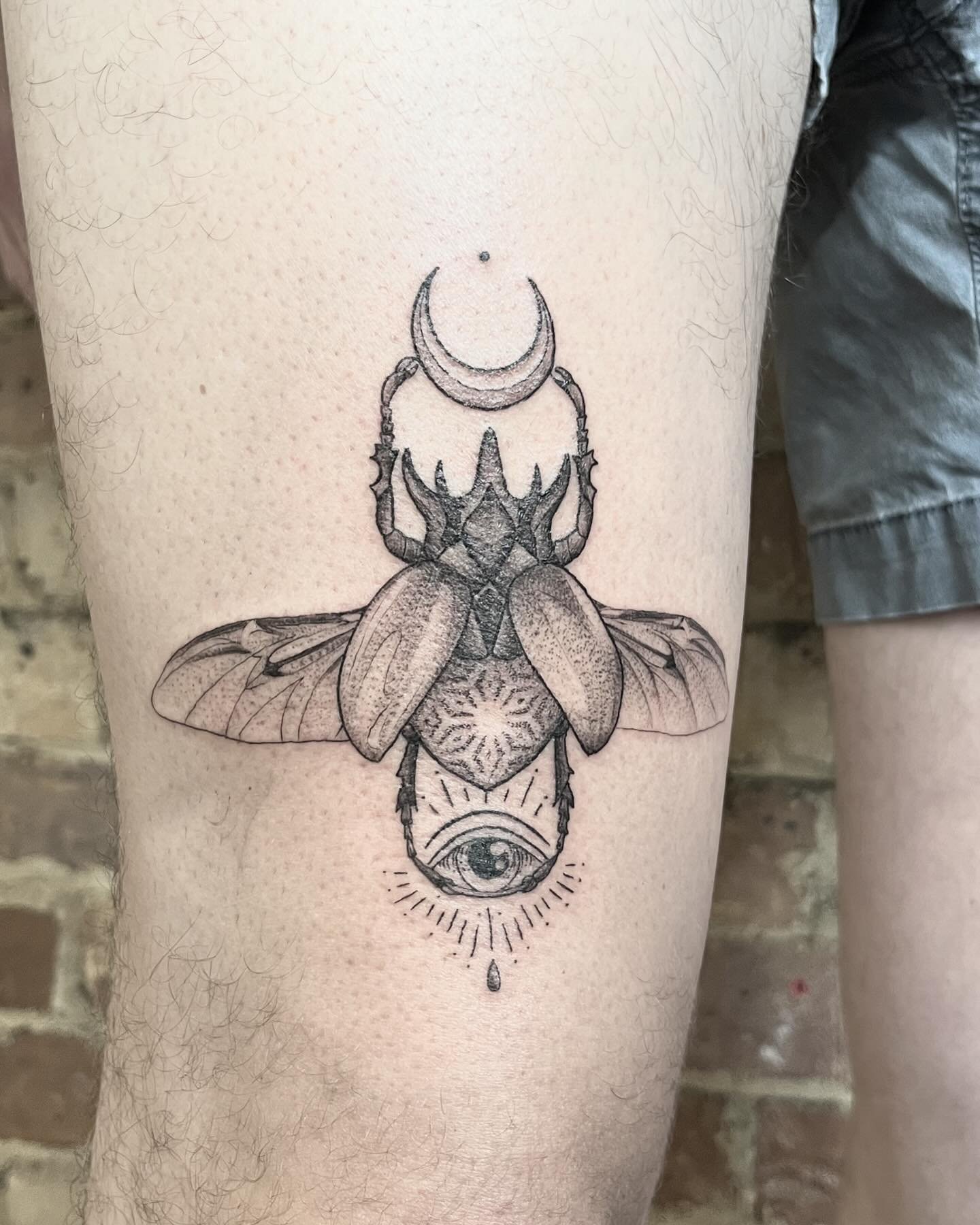 Absolutely loved creating this scarab beetle for Mark and the great chats! 
Thanks Mark. 
&bull;
&bull;
&bull;
&bull;
&bull;
#scarabbeetle #finelinetattooartist #jochastney #geometrictattoos #thightattoo #uktattoo #naturetattoo
