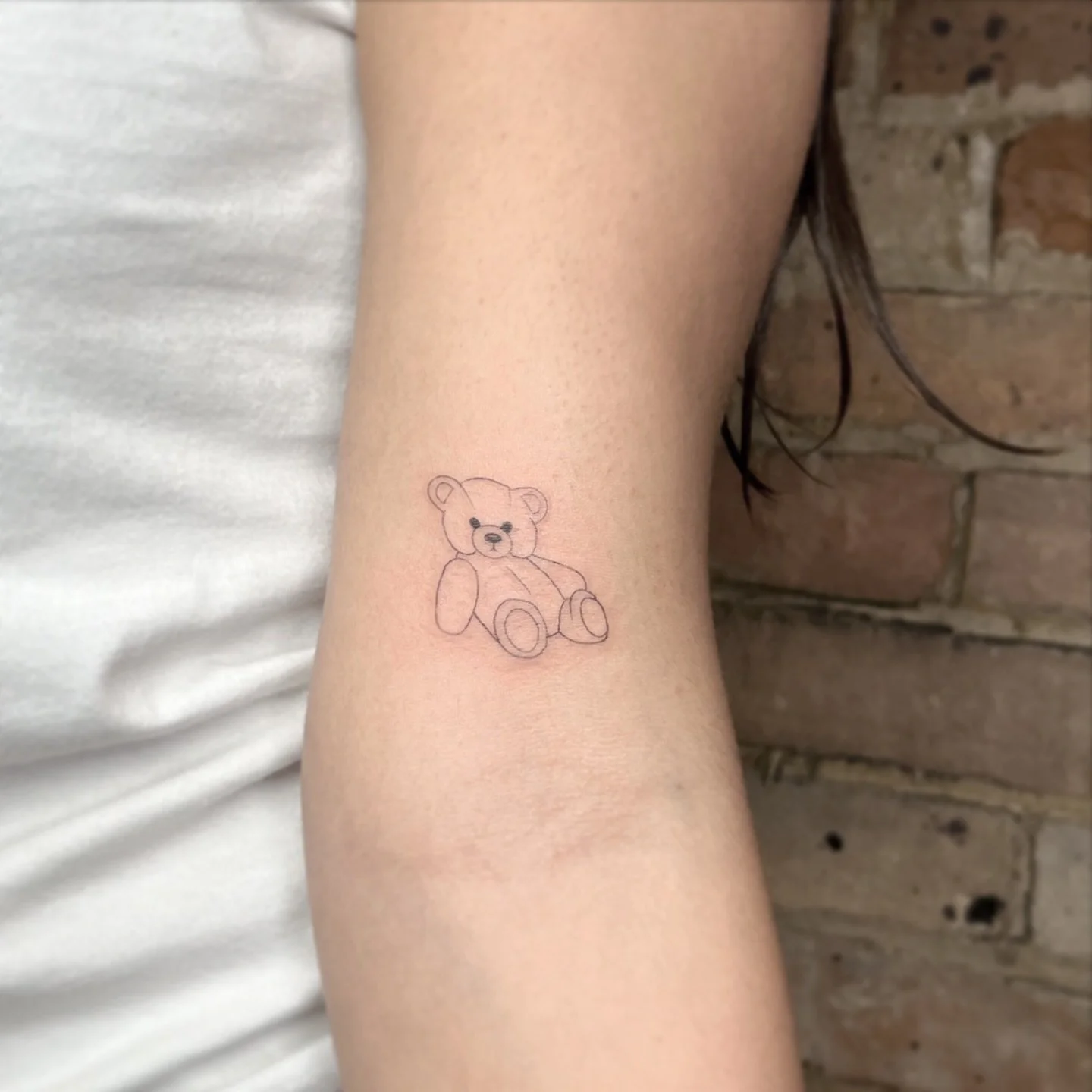 Such a cute teddy tattoo 🥰
Thanks Amelie. 
&bull;
&bull;
&bull;
&bull;
&bull;
&bull;
#finelinetattooartist #uktattooist #jochastney #linetattoos #delicatetattoos