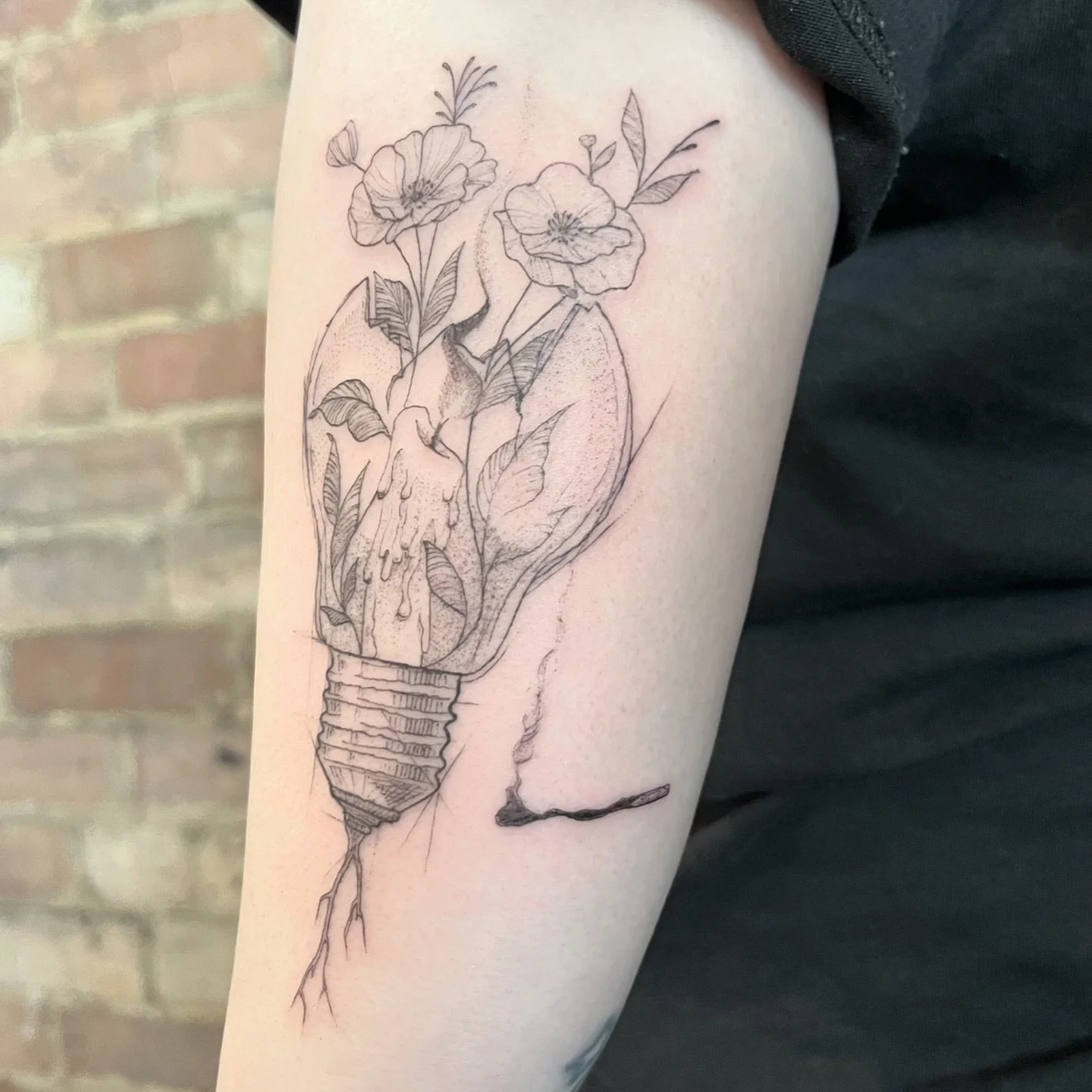 Thanks for asking me to do this piece for you Sian. 
I&rsquo;m glad I could bring your idea into a reality 🥰
&bull;
&bull;
&bull;
&bull;
&bull;
&bull;
#floraltattoos #matchtattoo #candletattoo #finelinetattooartist #jochastney