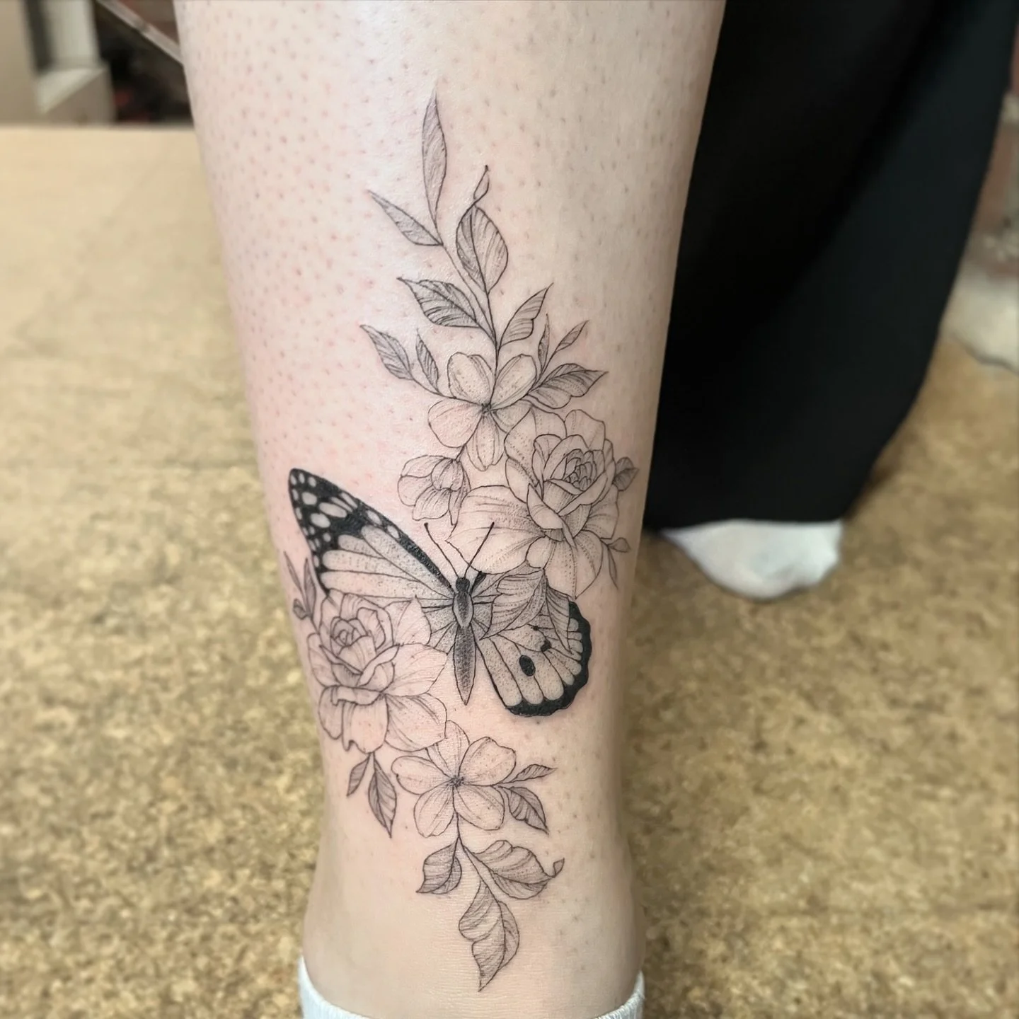 A beautifully delicate butterfly and floral piece right on the shin for @annaliseord 
Thank you ☺️ 
&bull;
&bull;
&bull;
&bull;
&bull;
&bull;
#butterflytattoos #shintattoo #delicatetattoos #jochastney #finelinetattooartist