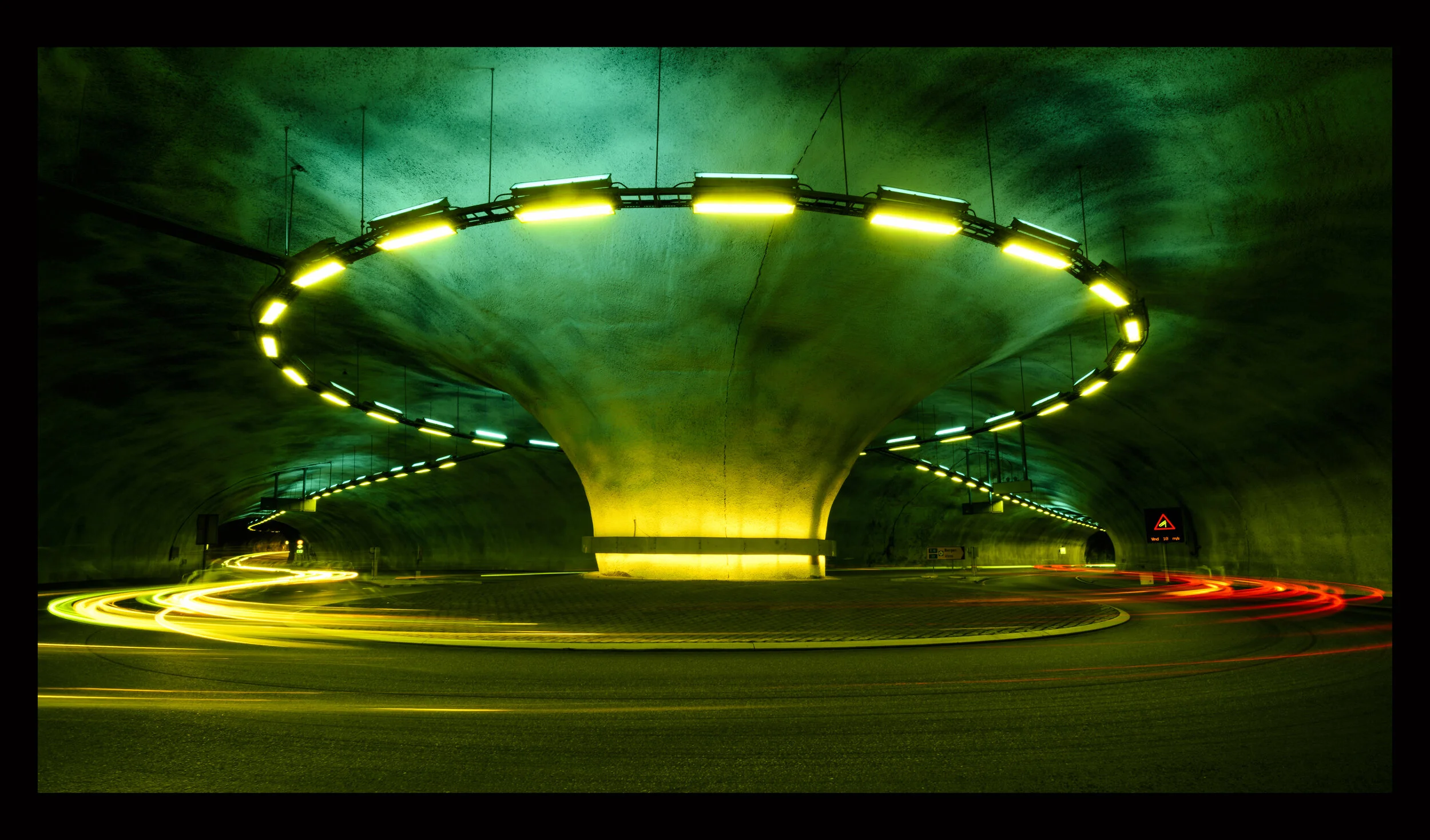 Norwegian_Roundabout_3507.jpg
