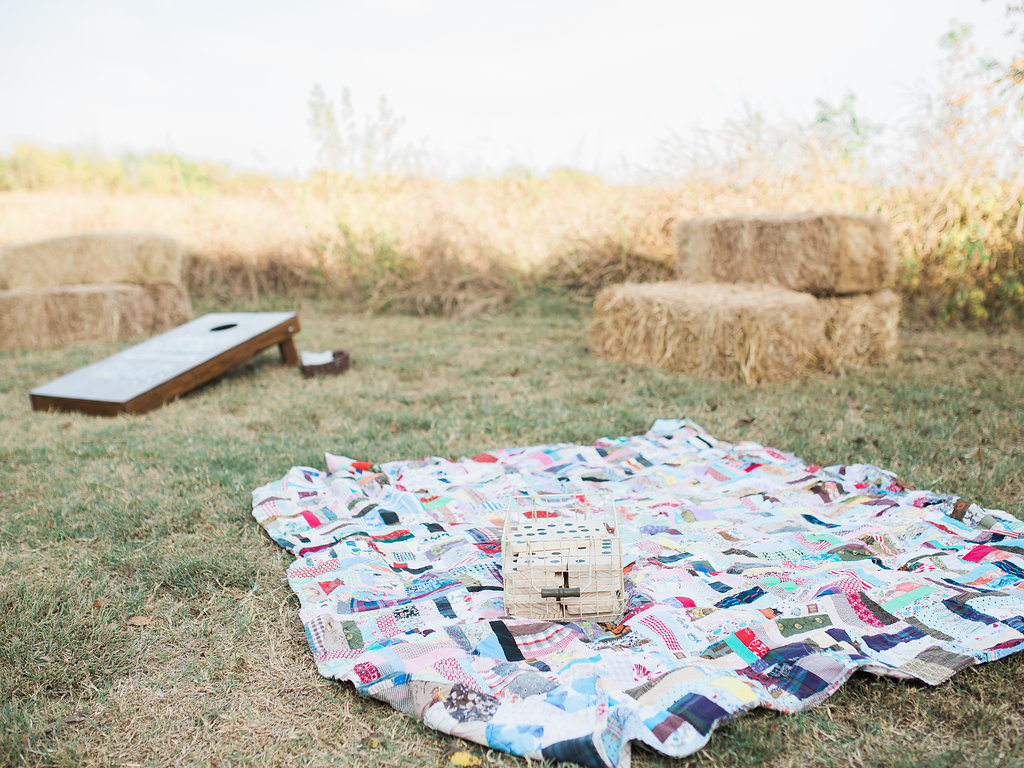 This couple really thought about every detail, including fun yard games for their reception!