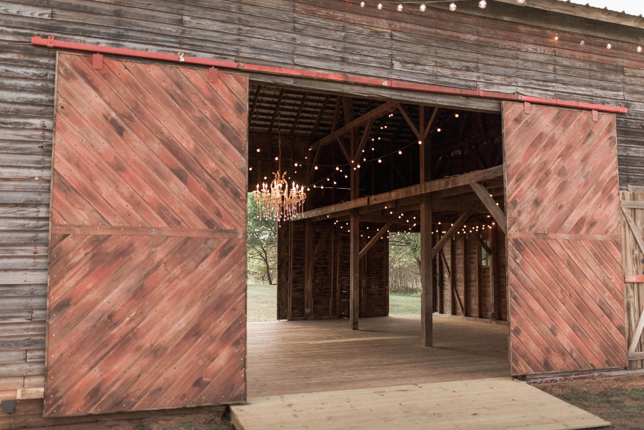 These beautiful sliding doors are a great protection against the elements as well as an incredible backdrop for photos!