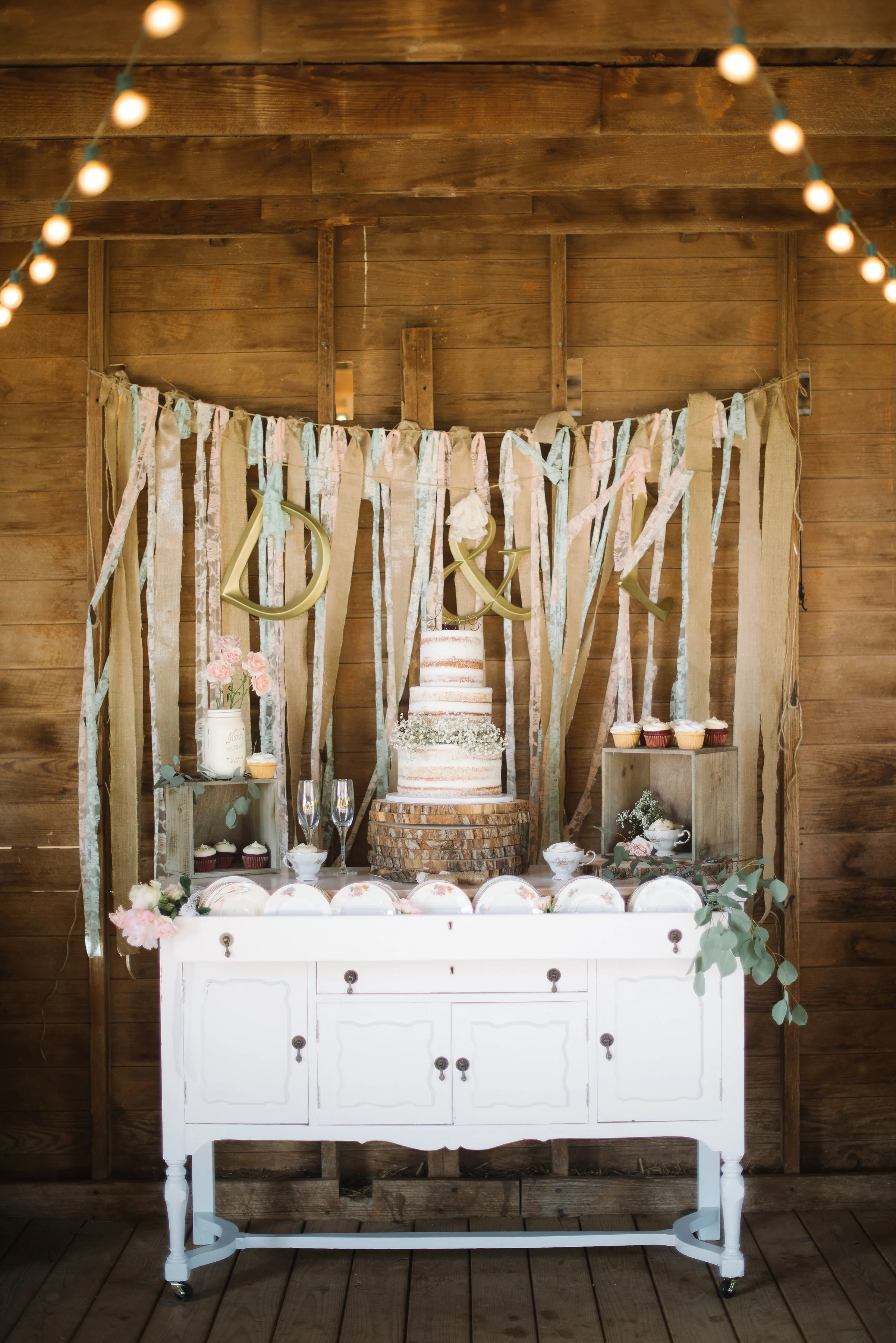 and the rustic/chic details just keep getting better and better!