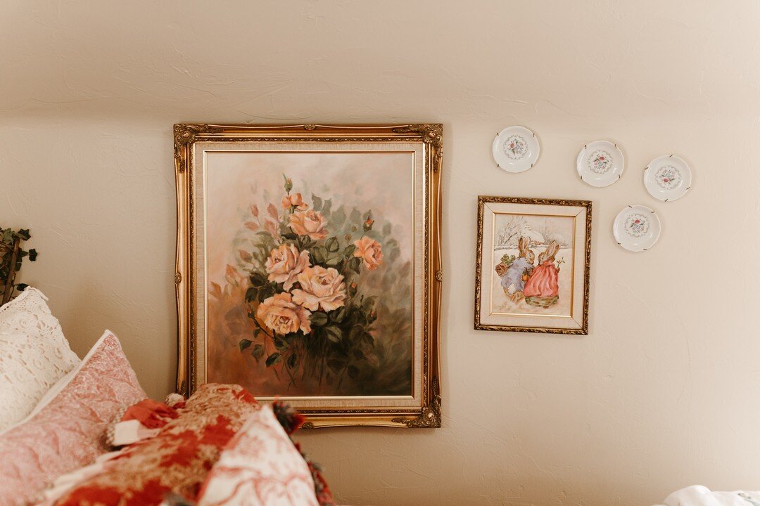 How dreamy does this photo look of one of our Farm House bedrooms? 😍 

In our Victorian Style Farm House each room has it's own unique style perfect for wedding photos!

Photographer: @paytonmariephoto 

#oklahoma #oklahomawedding #okc #oklahomacity