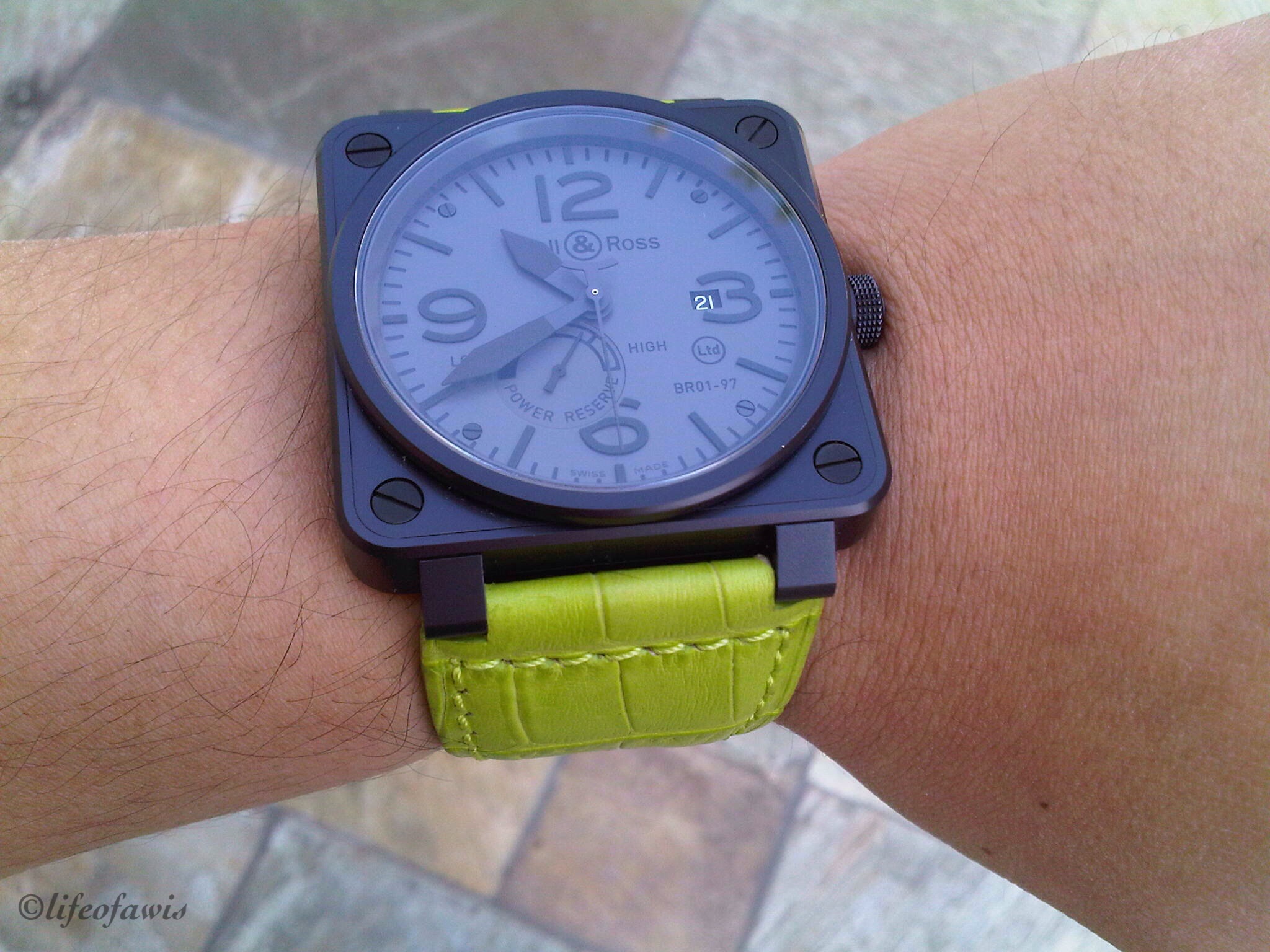 BR 01-97 Commando on embossed lime gator.