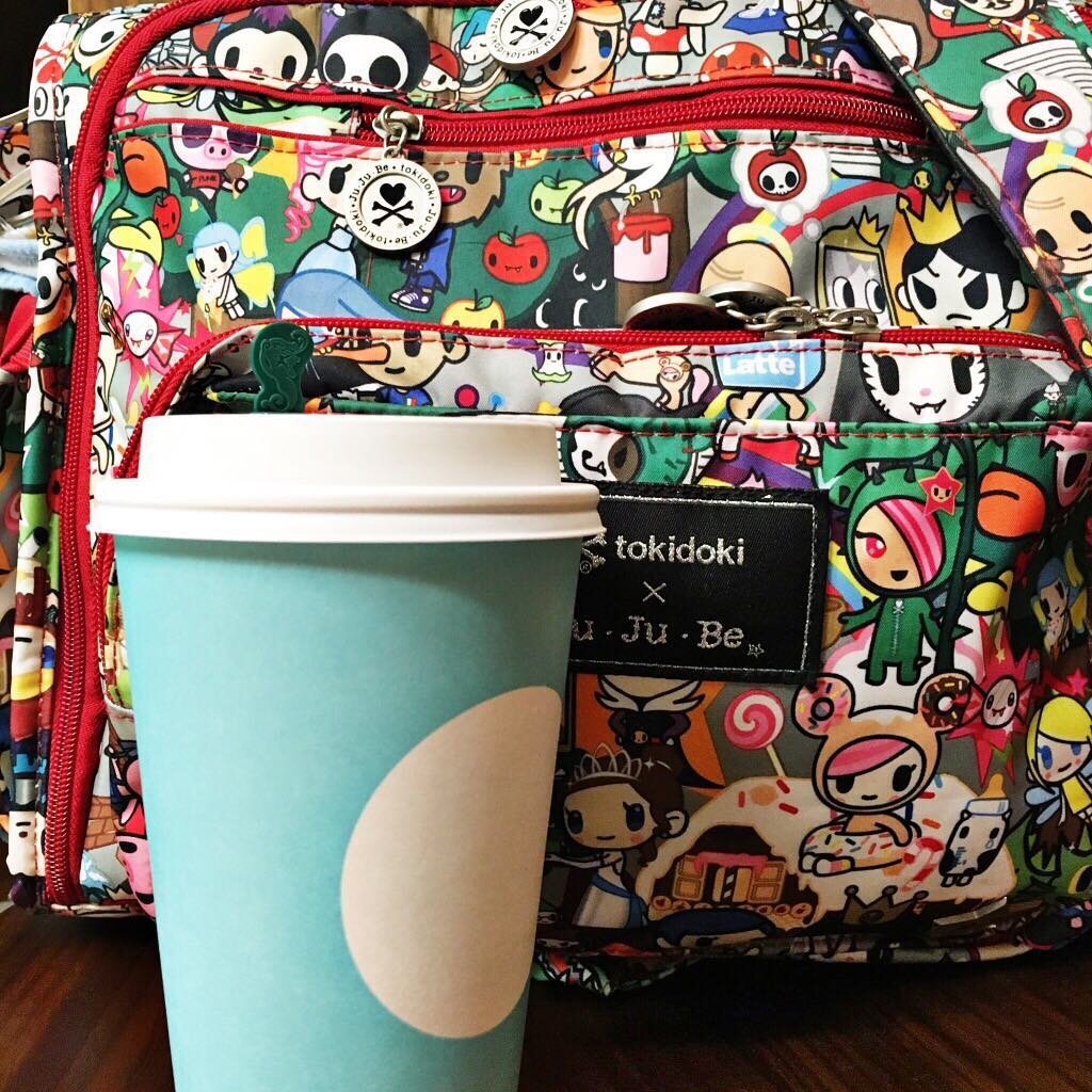 The new spring cups from #Starbucks make me want to switch my bag to something a little lighter. A little unikiki 2.0 perhaps? 🤔