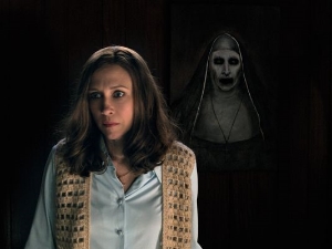 Omg, she's right behind me, isn't she?