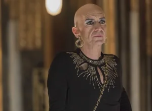 AMERICAN HORROR STORY -- "Be Our Guest" Episode 512 (Airs Wednesday, January 13, 10:00 pm/ep) Pictured: Denis O'Hare as Liz. CR: Prashant Gupta/FX