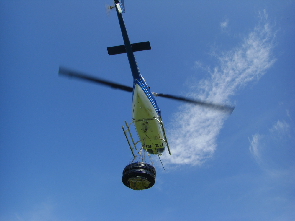 Helicopter with sling load