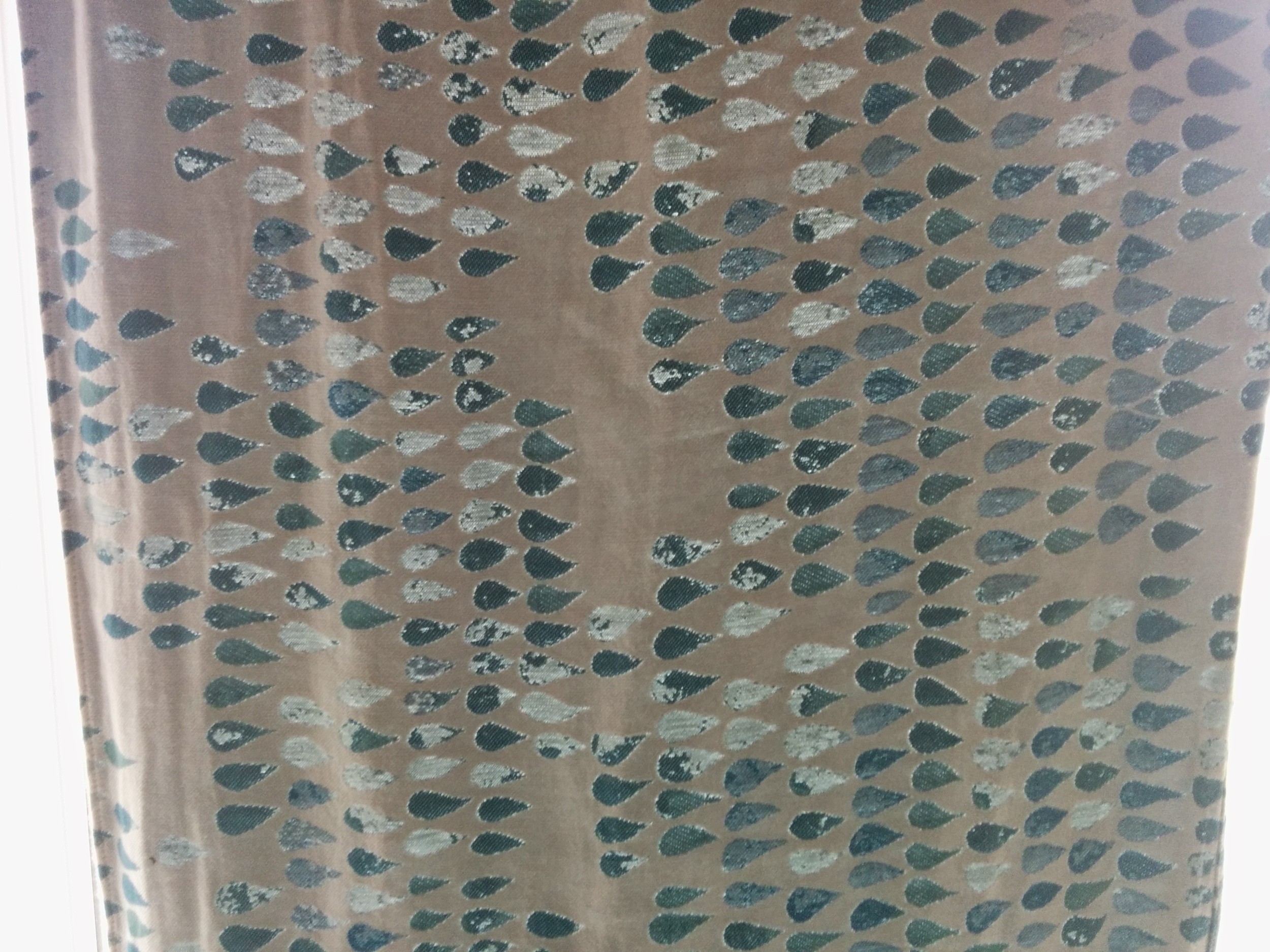 You can see that some of the drops look quite solid and are coloured while others are a brighter white. These brighter white drops are brighter because they allow much more light to pass through them.