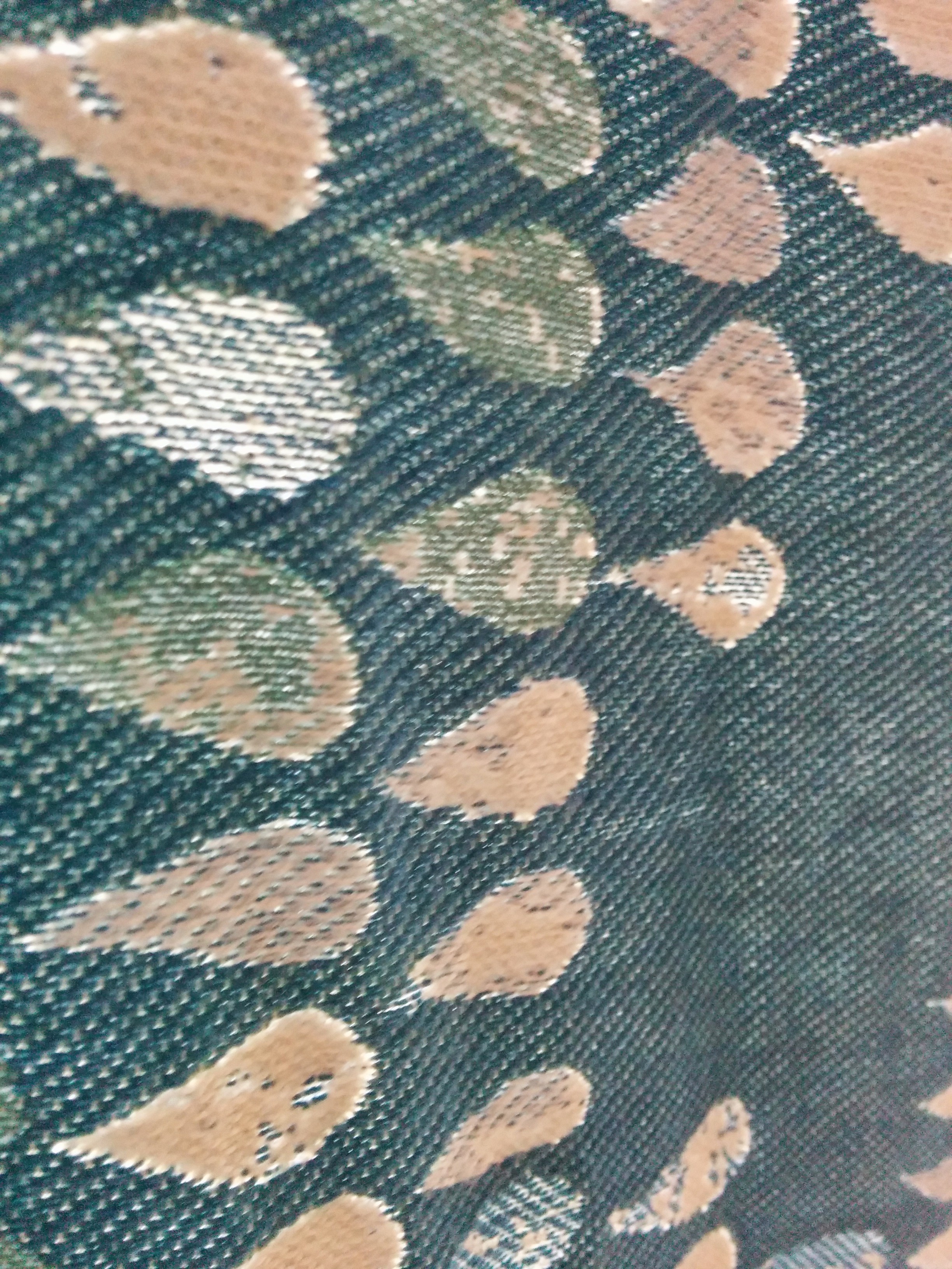 A close-up look at how light passes through the wrap. 
