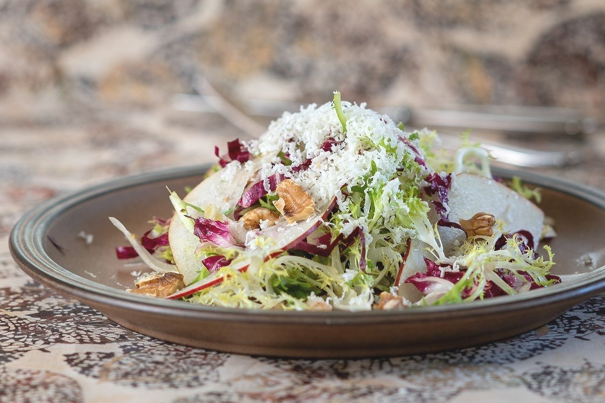 Frisée and Radicchio with Walnuts, Pears and Blue Cheese