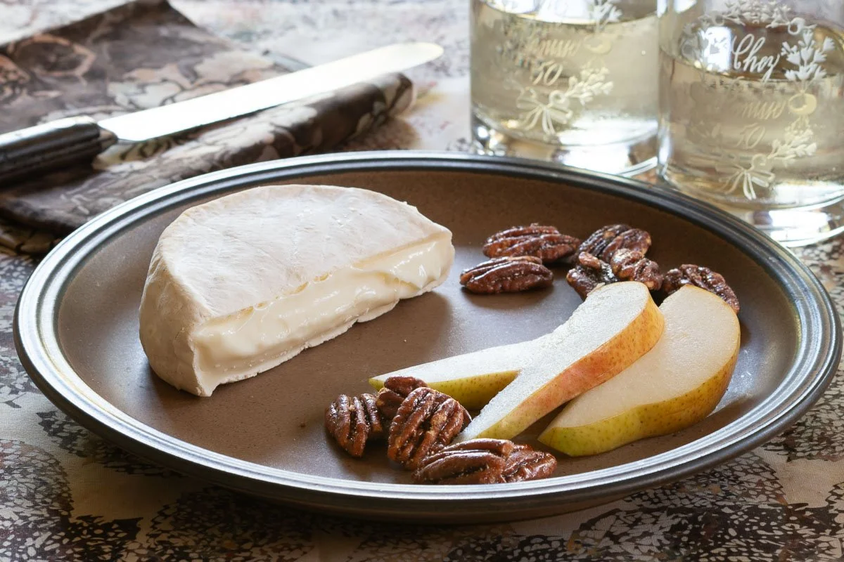 Half-wheel of Sequatchie Cove Walden with pecans and pears