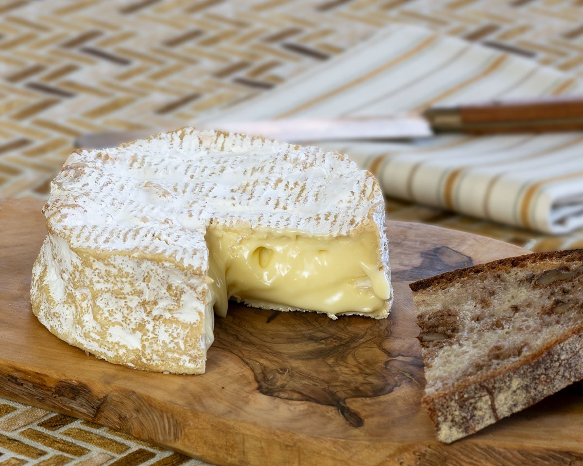 The Differences Between Brie and Camembert, Explained