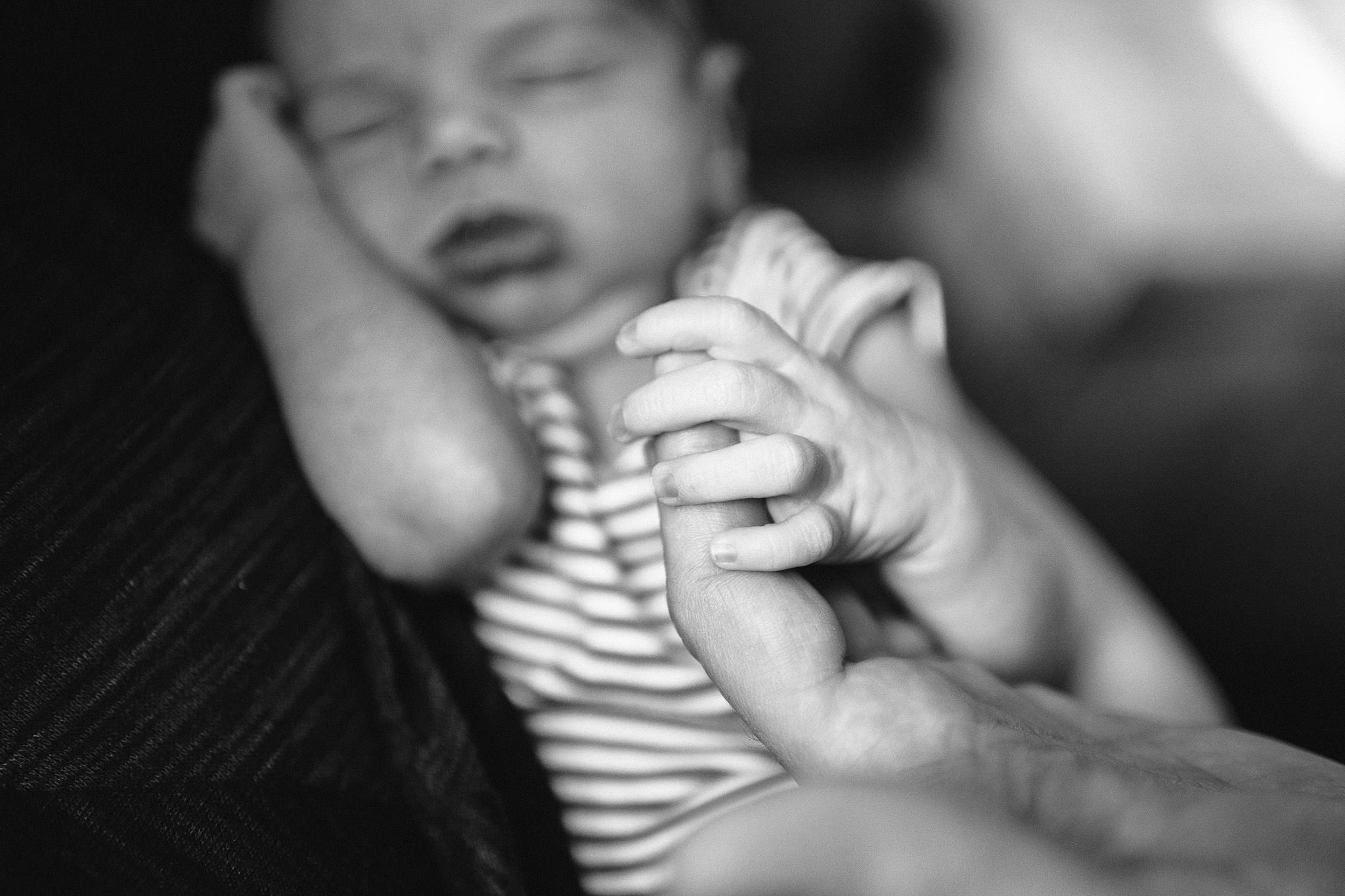 Newborn Family Photos at Home in Toronto | Eneira Photography