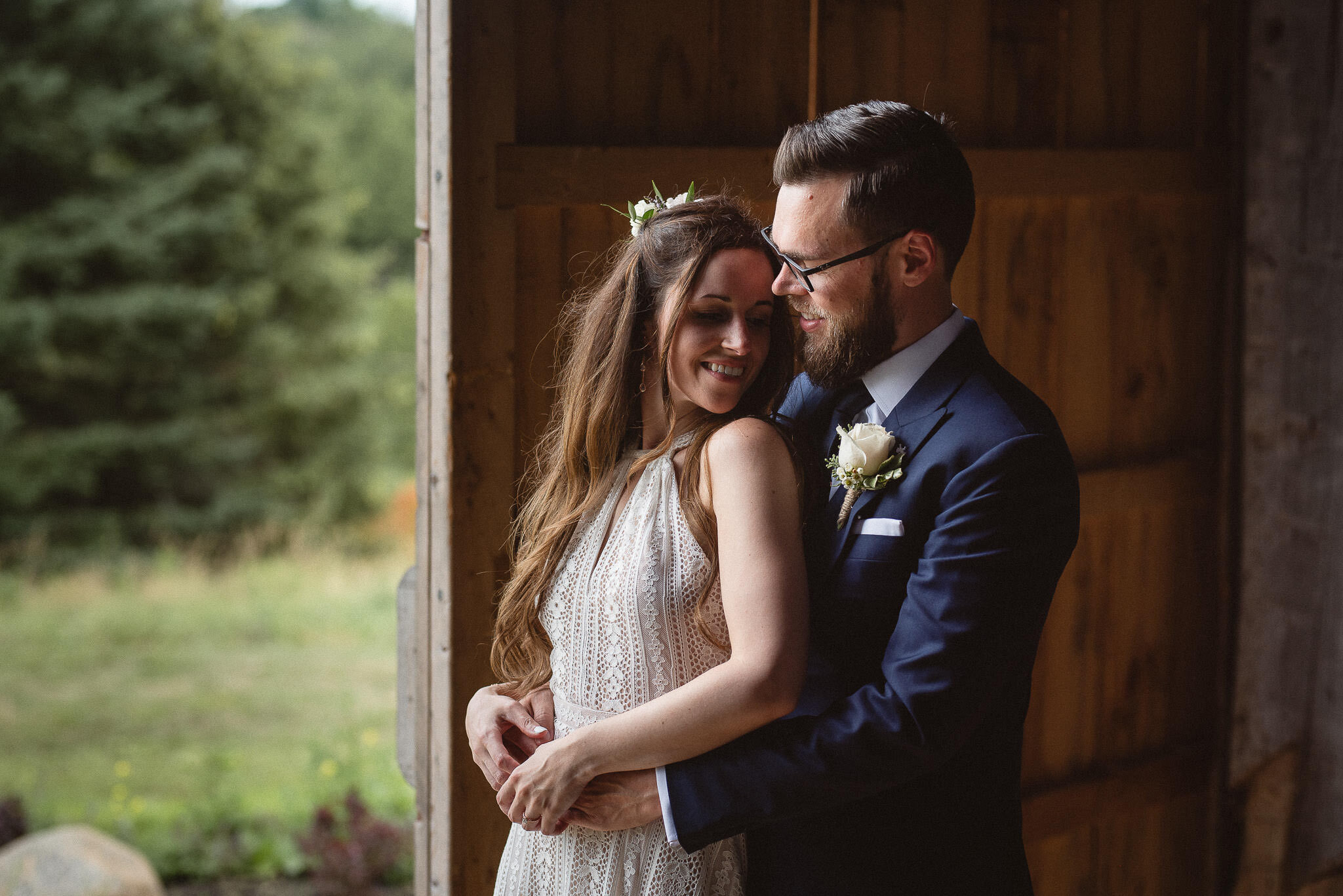 Wedding photo at barn | Ontario Wedding Photographer