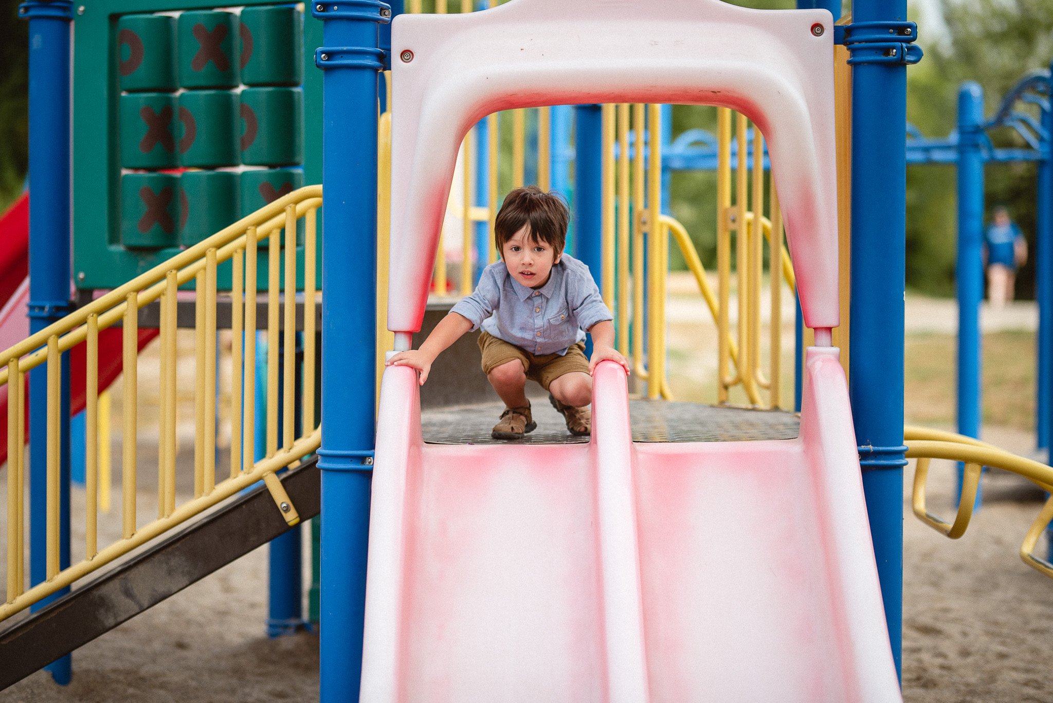 Outdoor Family Photos in Mississauga | Mississauga Family Photographer | Streetsville Memorial Park | Eneira Photography