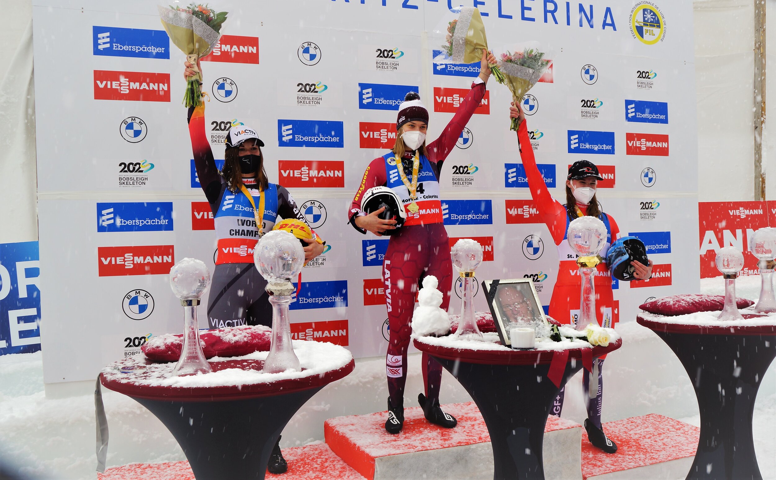 Foto vlnr Julia Taubitz, Elina Ieva Vitola und Natalie Maag.jpg