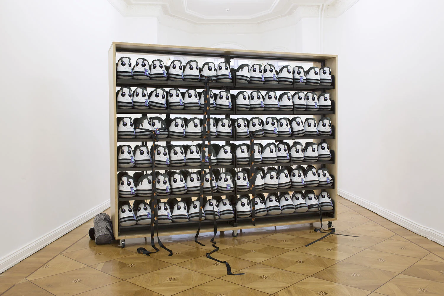 bunny rogers - columbine library société, berlin 2014
