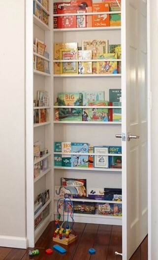 In houses of all sizes, storage is a problem, use all corners available like behind this door where you can set up narrow shelf´s for books and paintings. 