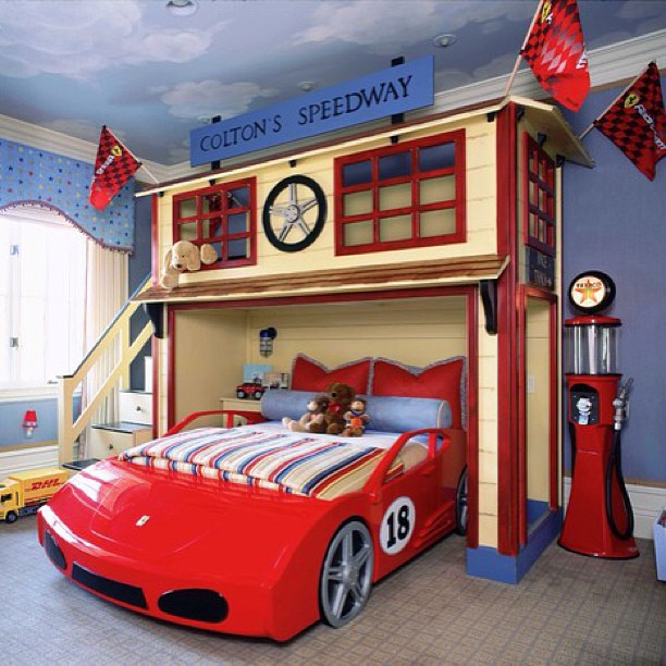 If you have ever been to MONZA for a real F1 this is what you would build for your boy or girl, everybody likes a fast car.
