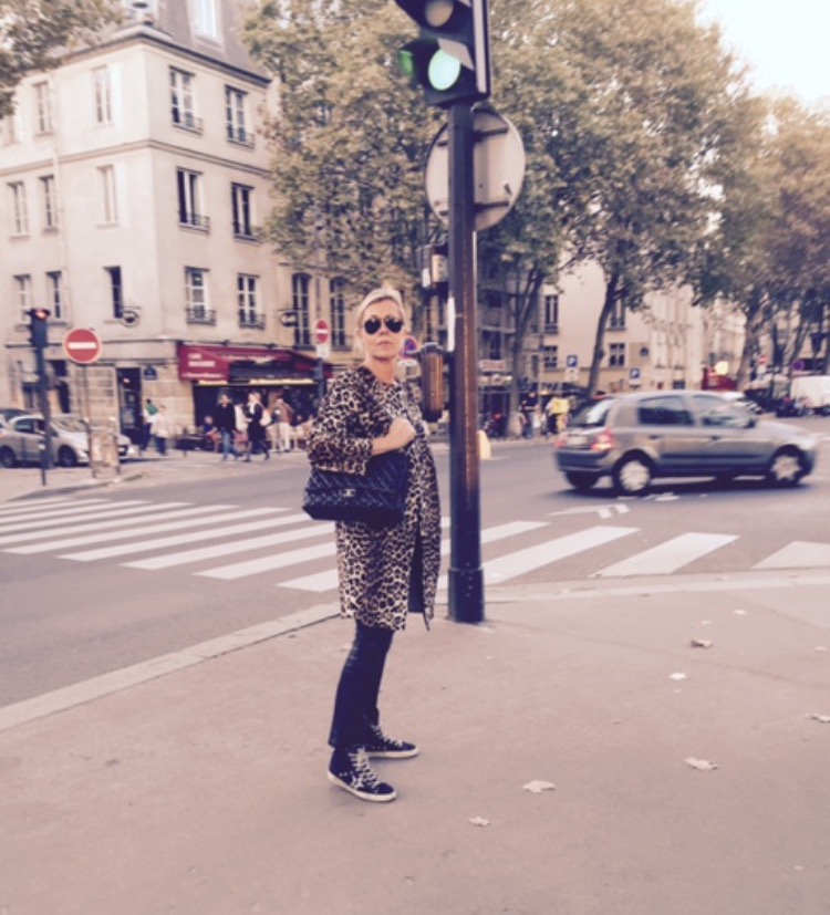 Me, on a lovely autumn day in Paris wearing one of my favourite coats, .....keeping it simple. Other than my MAXMARA coat I am wearing Golden Goose sneakers, Chanel bag, Jitrois leather pants and North.dk T-shirt.