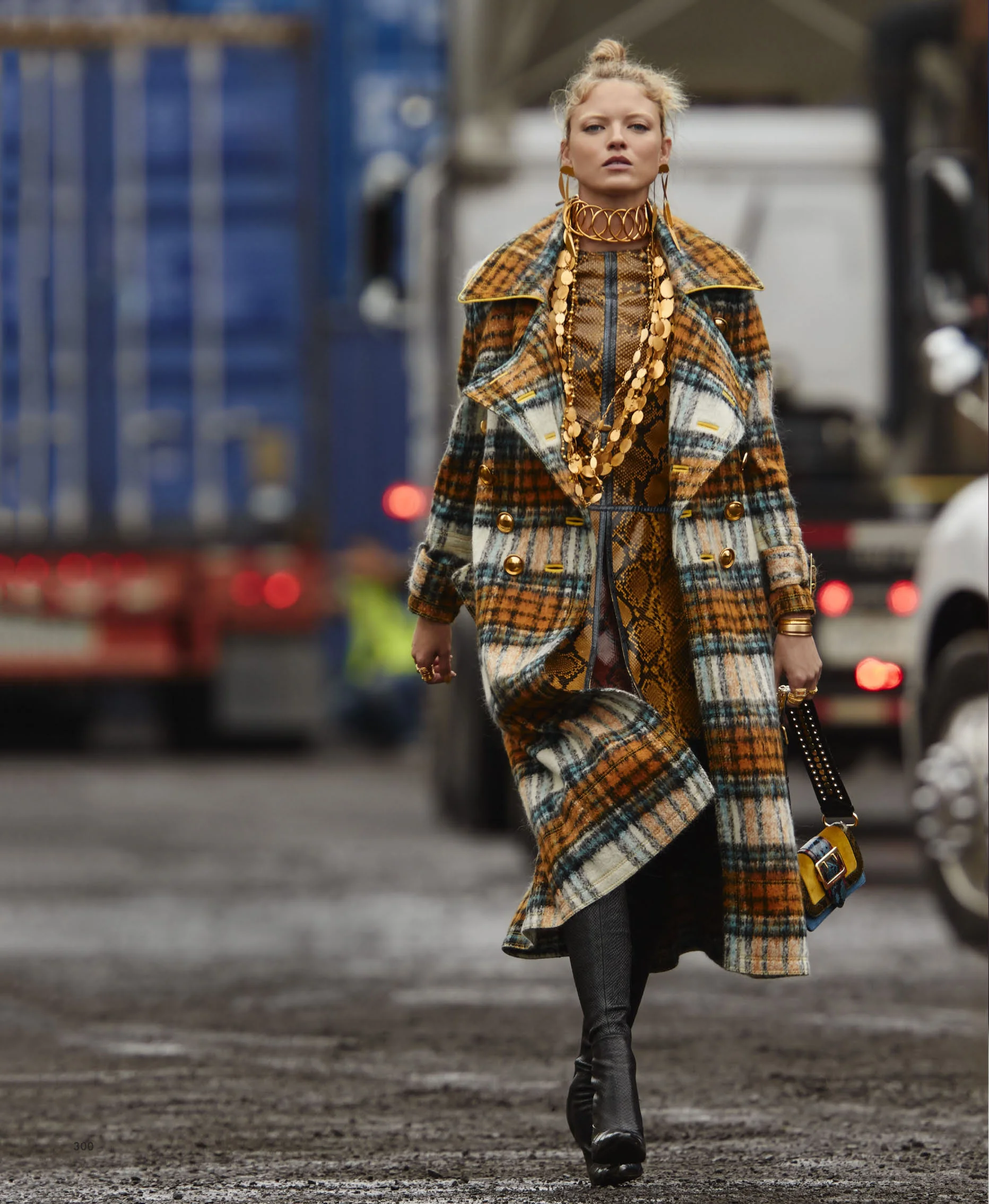 elle-us-october-2016-martha-hunt-by-hans-feurer-09.jpg