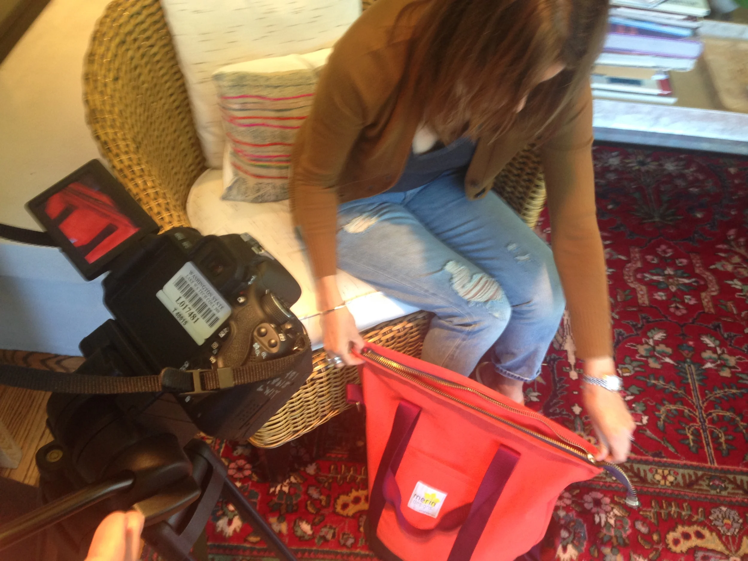 Behind the scenes of some closeups recordings of the functionalities of the bag.