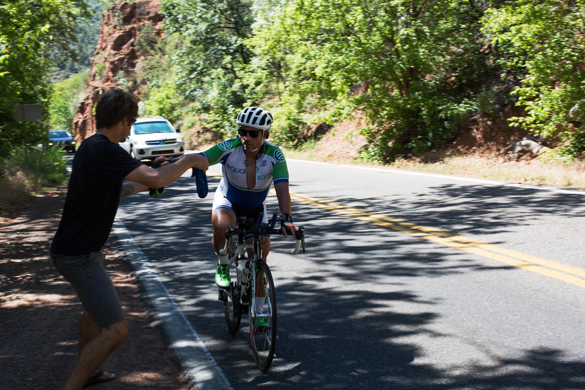 John with a well executed cool cloth hand-up early in the race.