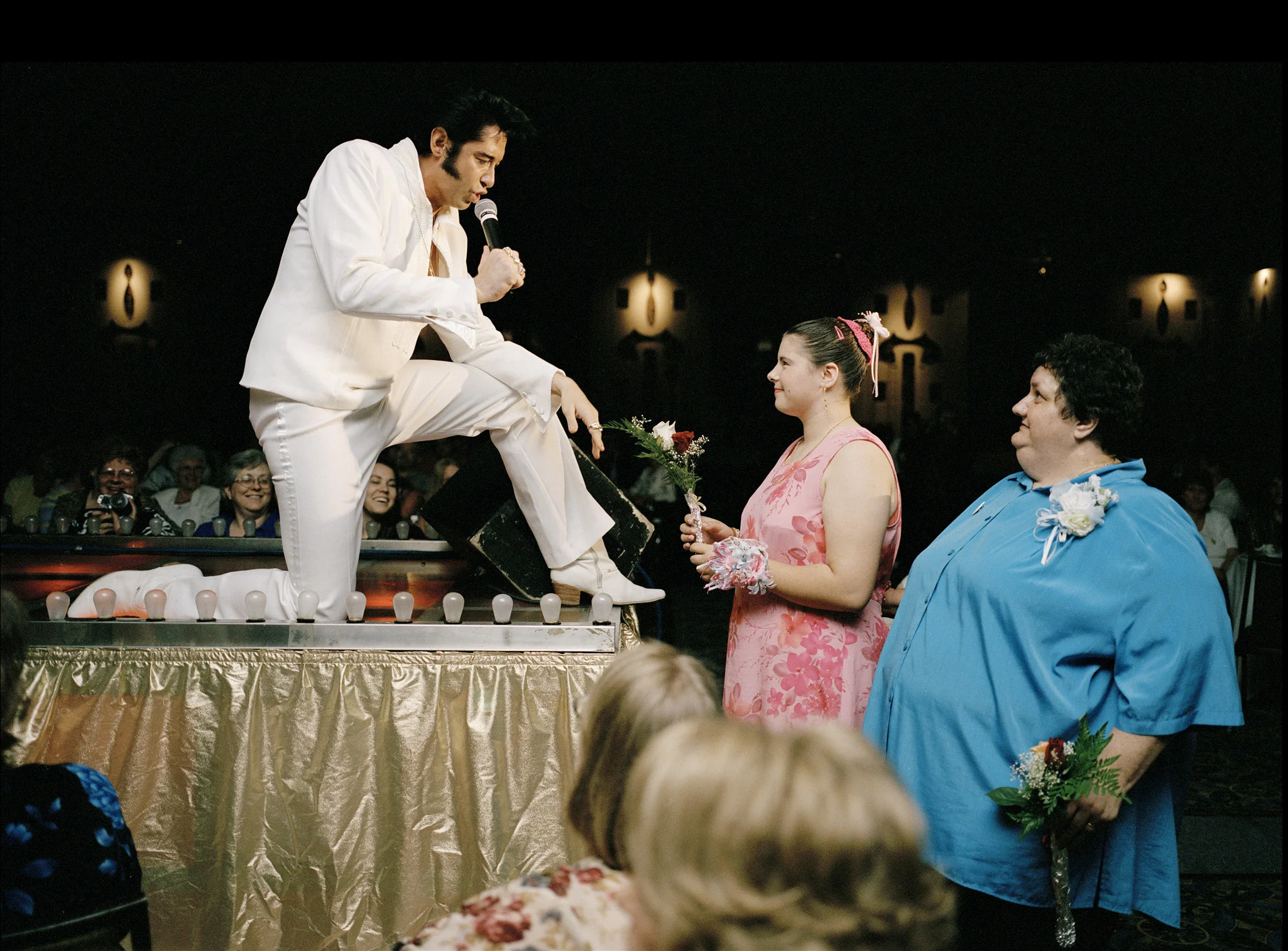 2004elvis&fans copy.jpg