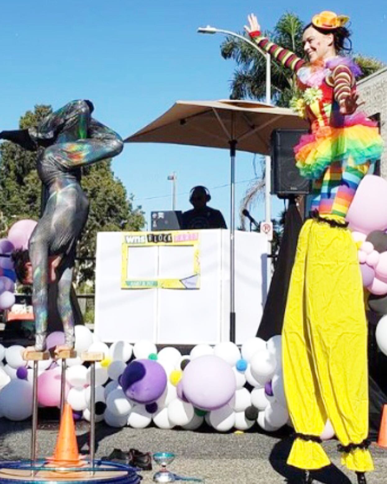 &ldquo;Back to School&rdquo; bloc party! With @aeriform_artists_media 🌈 Stilting fun with @rebeccafireplug and Bendy shapes from @tylerarykwat 🌈🌈🌈🎪🎪🎪 🌈🌈🌈 #stiltwalking #rainbowstiltwalkers