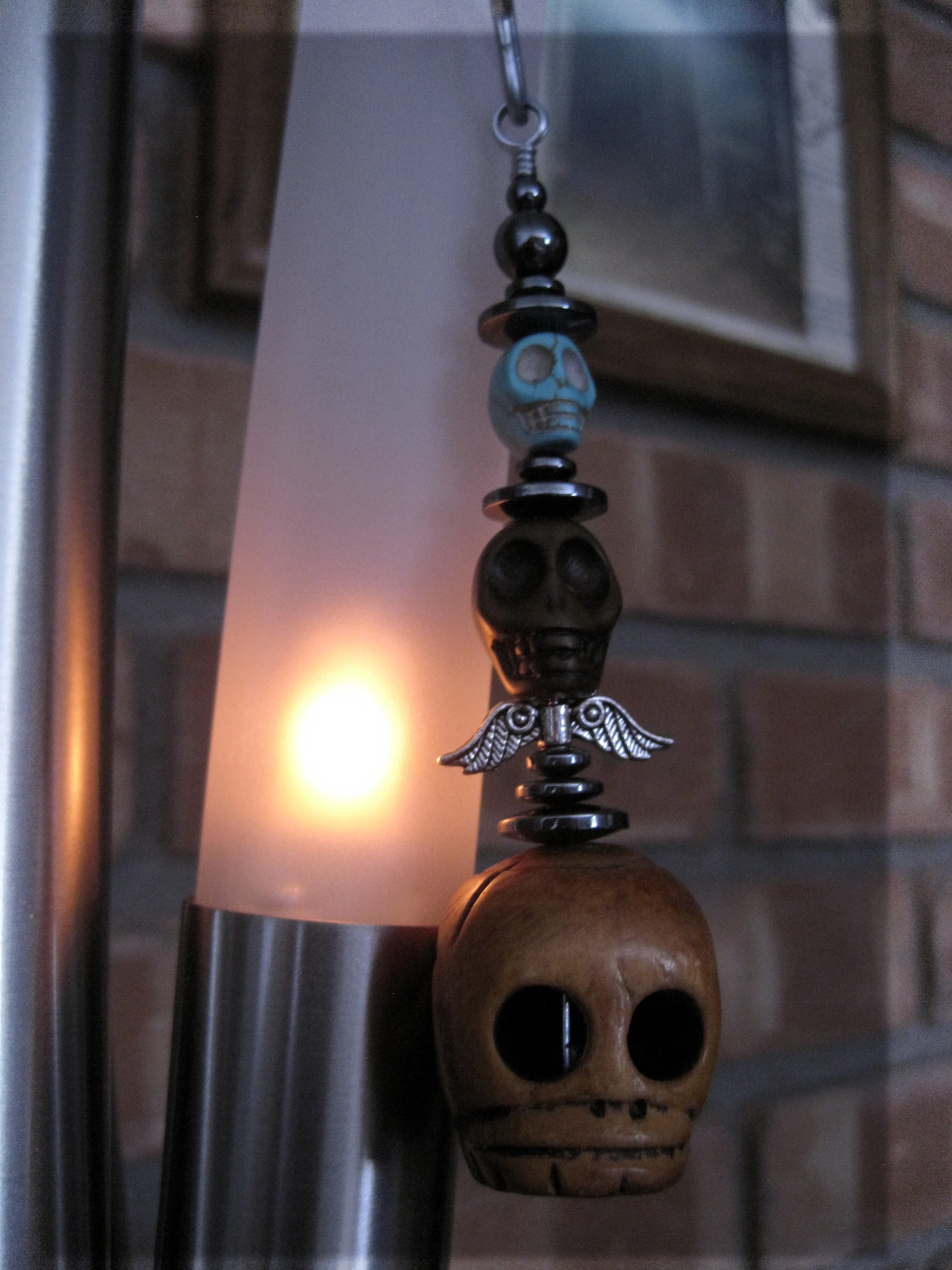 Ornament_Skull1_Display1.jpg