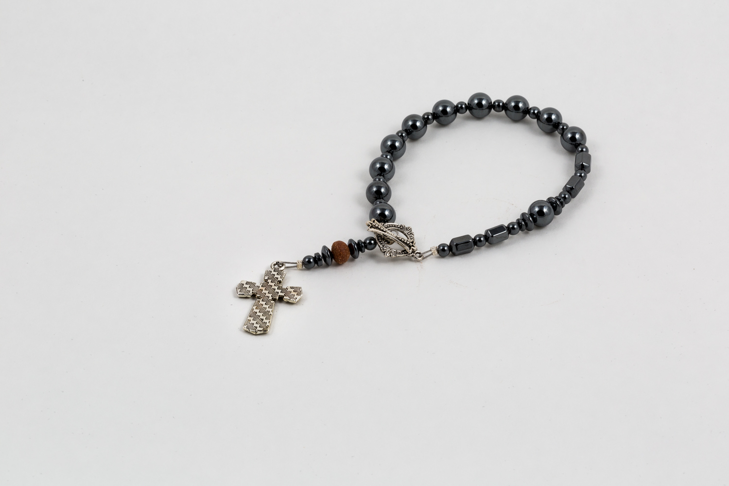 Cross_Bracelet_Hematite_BAck.jpg