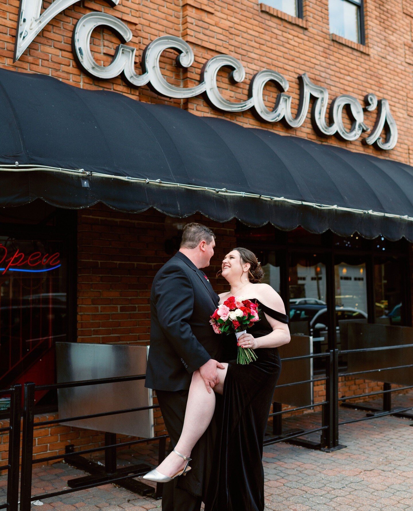 If a traditional wedding isn't for you...WHAT IF instead you get married at the courthouse and then bounce all over your favorite city recreating your first date?! ⁠
⁠
I got to do just that today with Courtney &amp; Rob and I 10/10 highly recommend. 