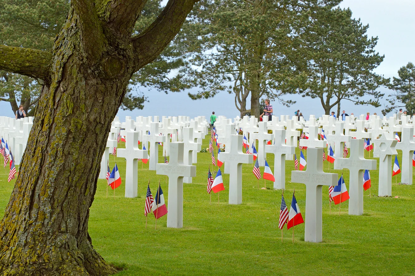 The Cemetery a few days after D-Day anniversary in 2012 (Wikimedia Commons)