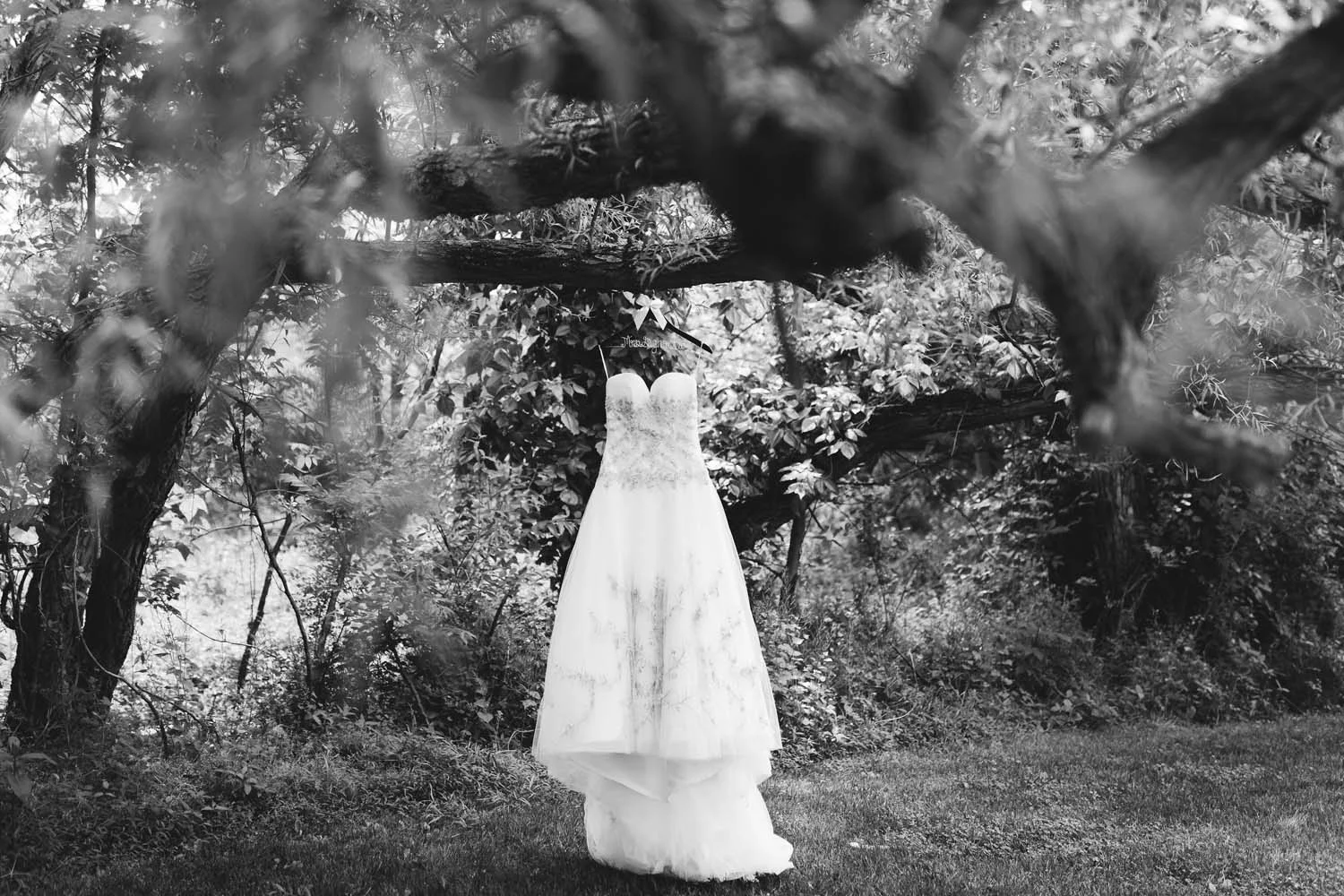 Erin&Nick-GettingReady-13.jpg