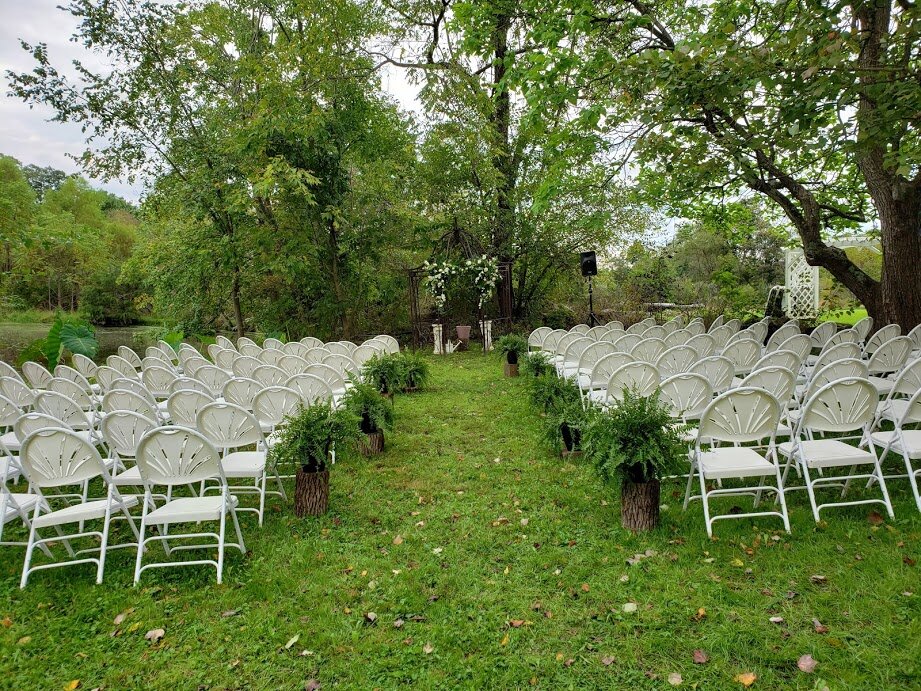 Gazebo_At_Pond.jpg