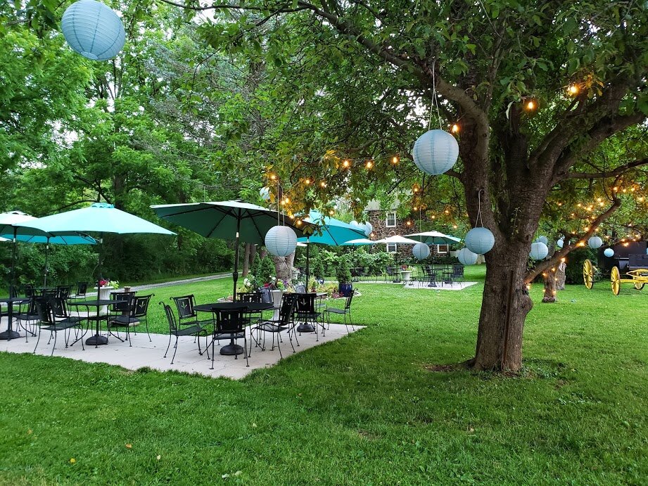 Umbrella_Patios_Paper_Lanterns.jpg