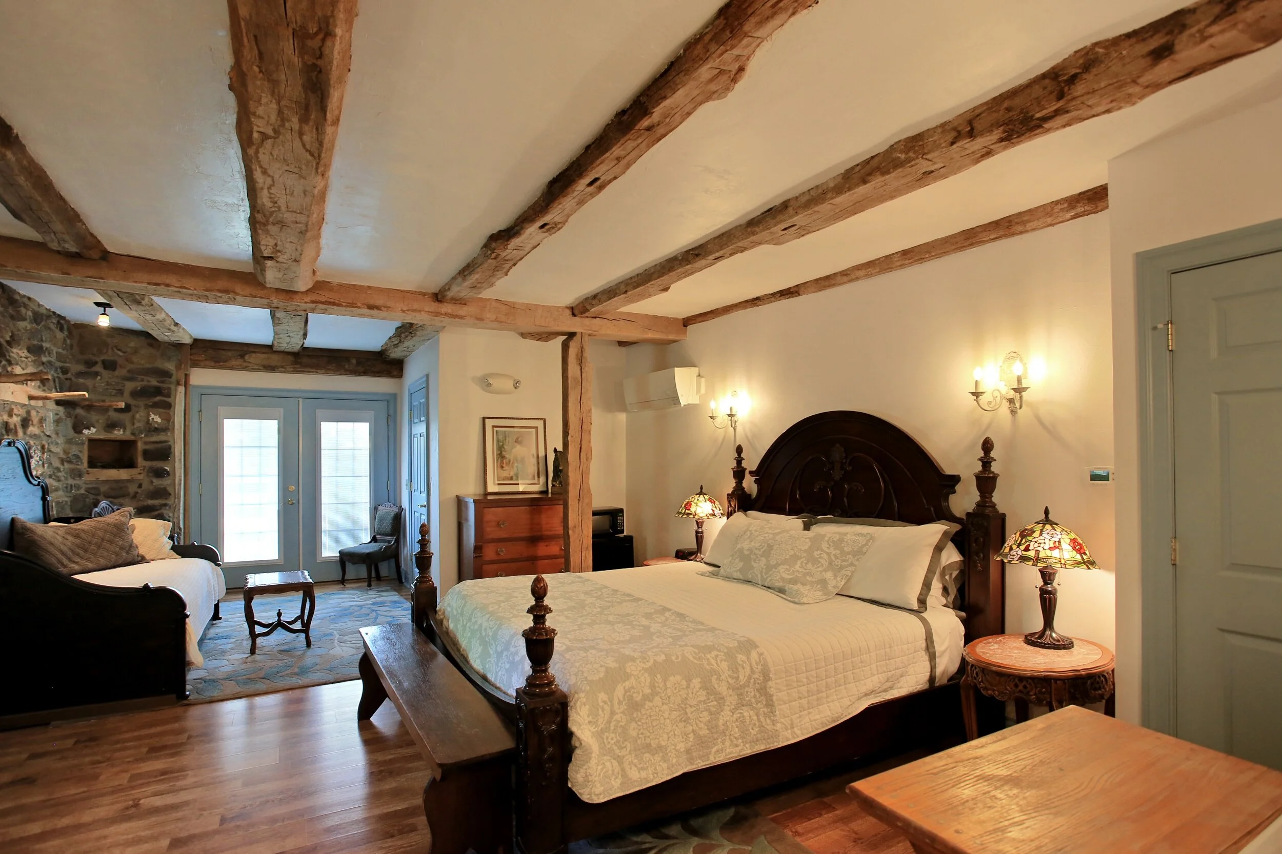 An overview of the Inn's accommodations | Battlefield Bed and Breakfast Inn