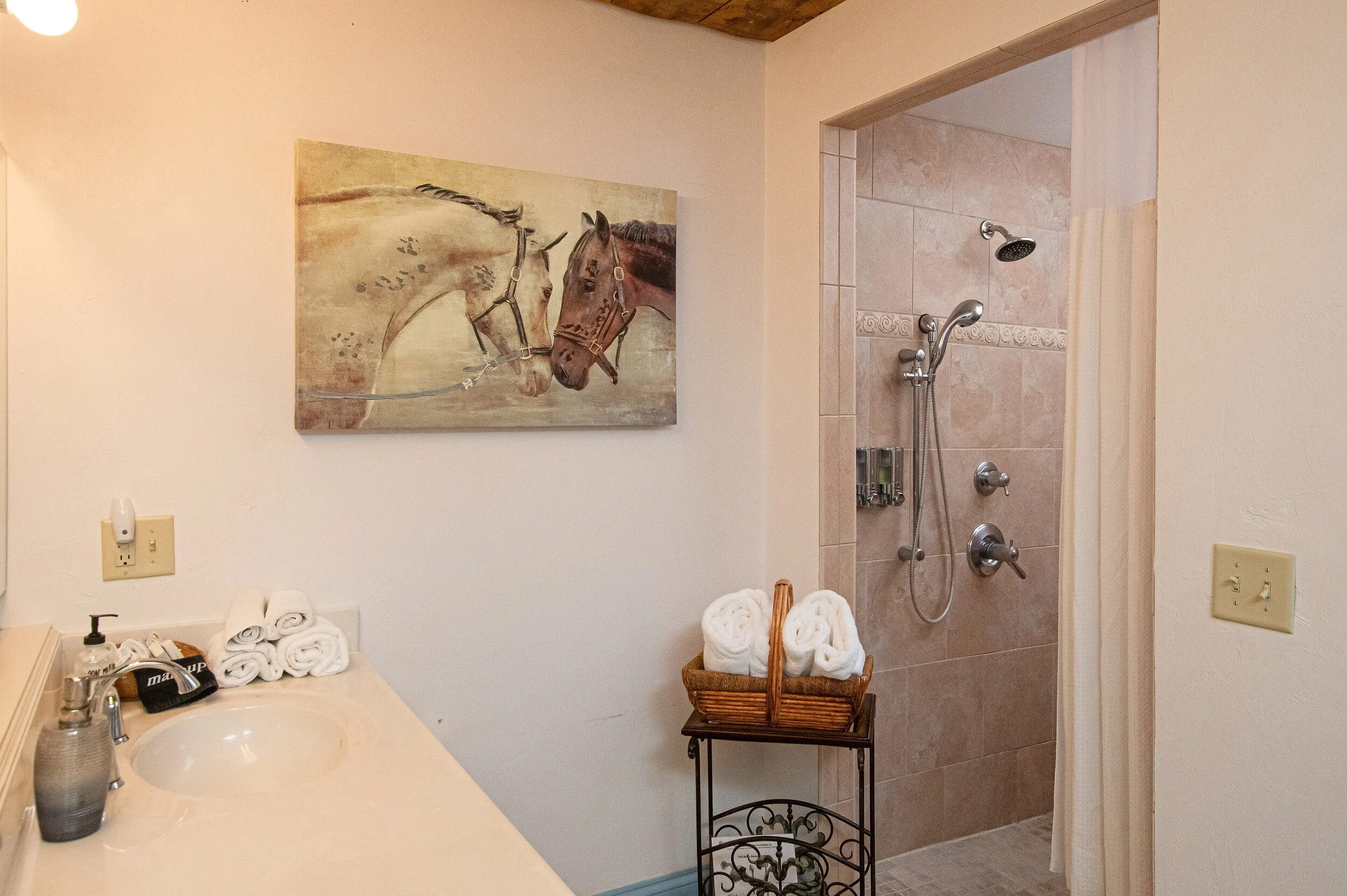 The Tack Room Historic Barn Battlefield Bed & Breakfast