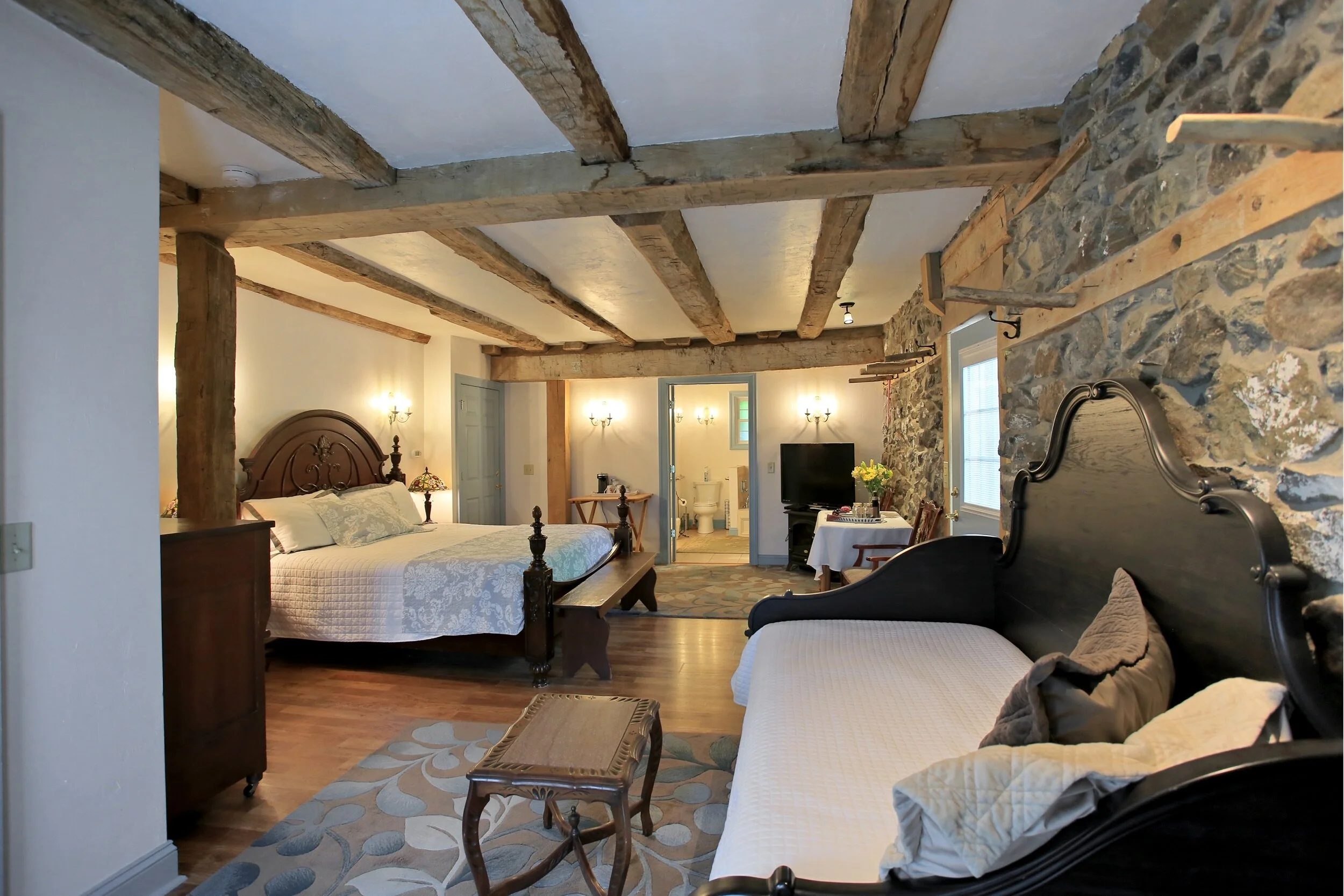 The Tack Room Historic Barn Battlefield Bed & Breakfast