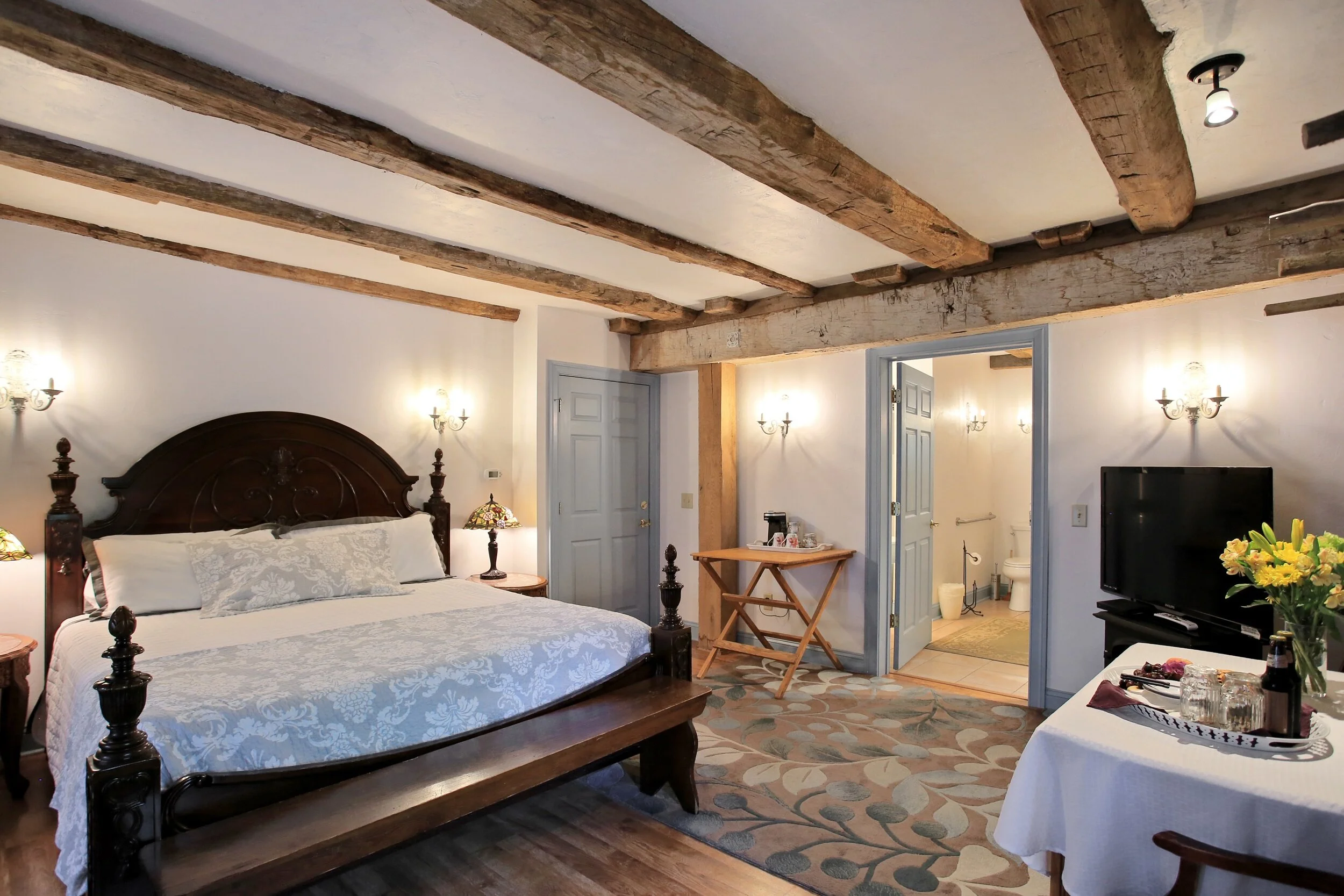 The Tack Room Historic Barn Battlefield Bed & Breakfast