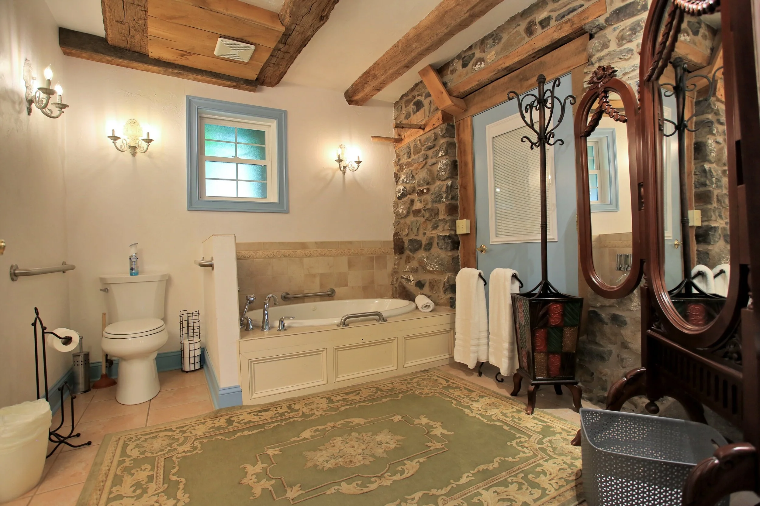 The Tack Room Historic Barn Battlefield Bed & Breakfast