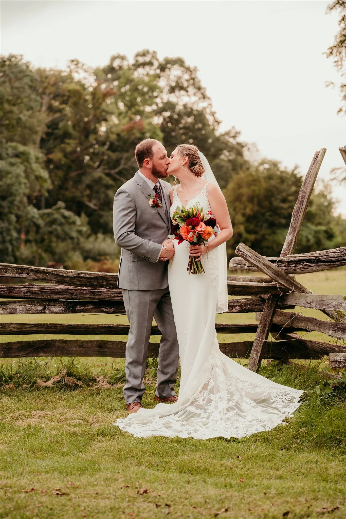 Wedding at Battlefield B&B in Gettysburg, PA by https://www.shuttereverymoment.com/