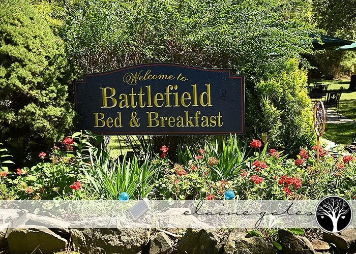 September Wedding at Battlefield B&B in Gettysburg, PA - Photos by Elaine Gates Photography - https://elainegates.com/