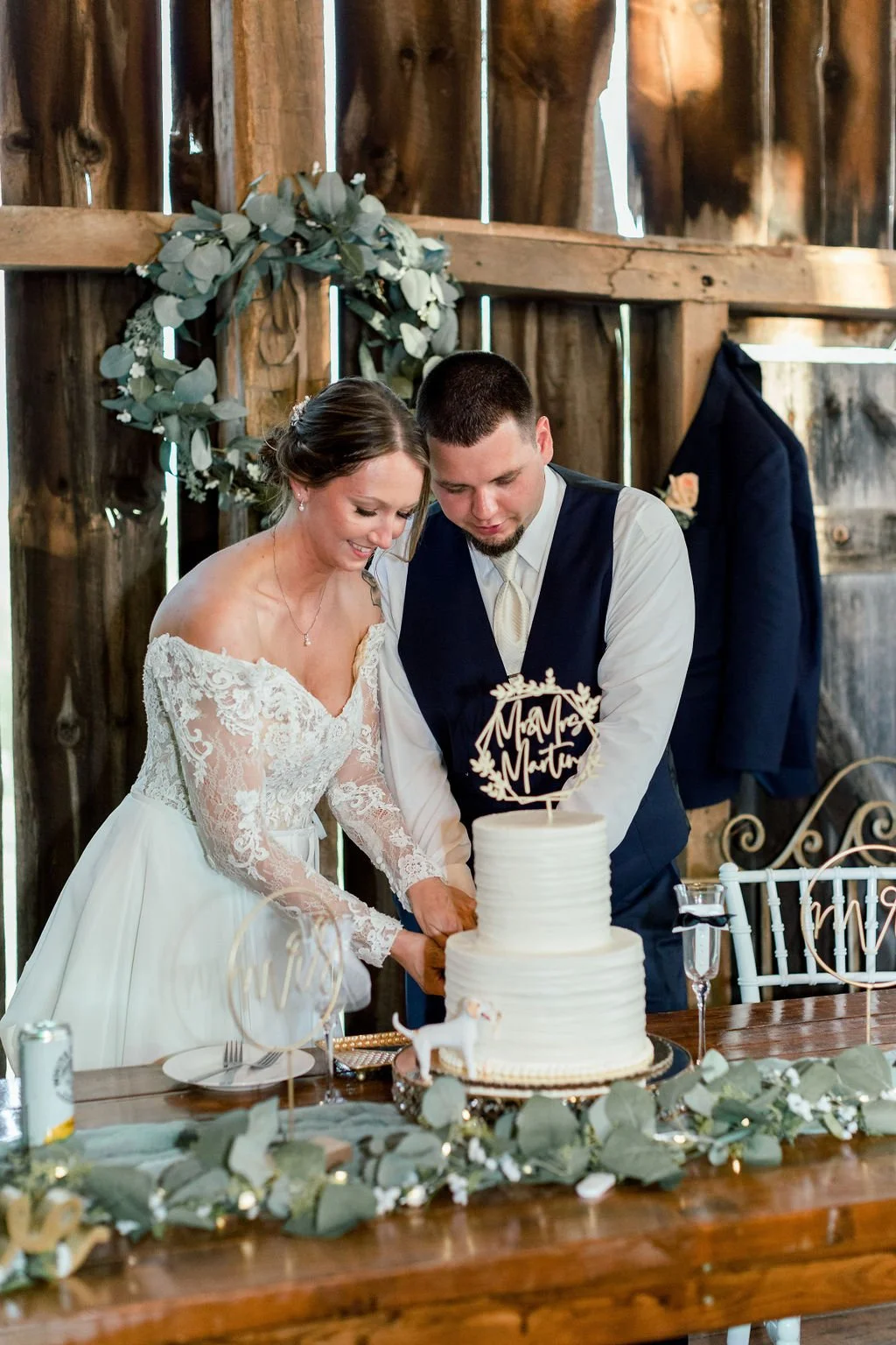 May Wedding at Battlefield B&B in Gettysburg, PA - Photos by Katie Fri Photography - https://katiefriphotography.com/