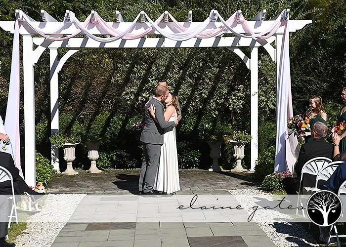 September Wedding at Battlefield B&B in Gettysburg, PA - Photos by Elaine Gates Photography - https://elainegates.com