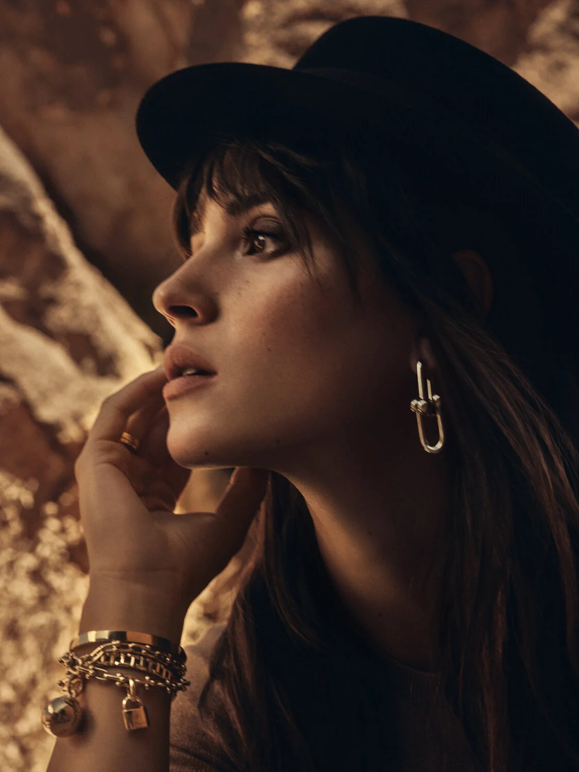 FLAUNT - ADRIA ARJONA