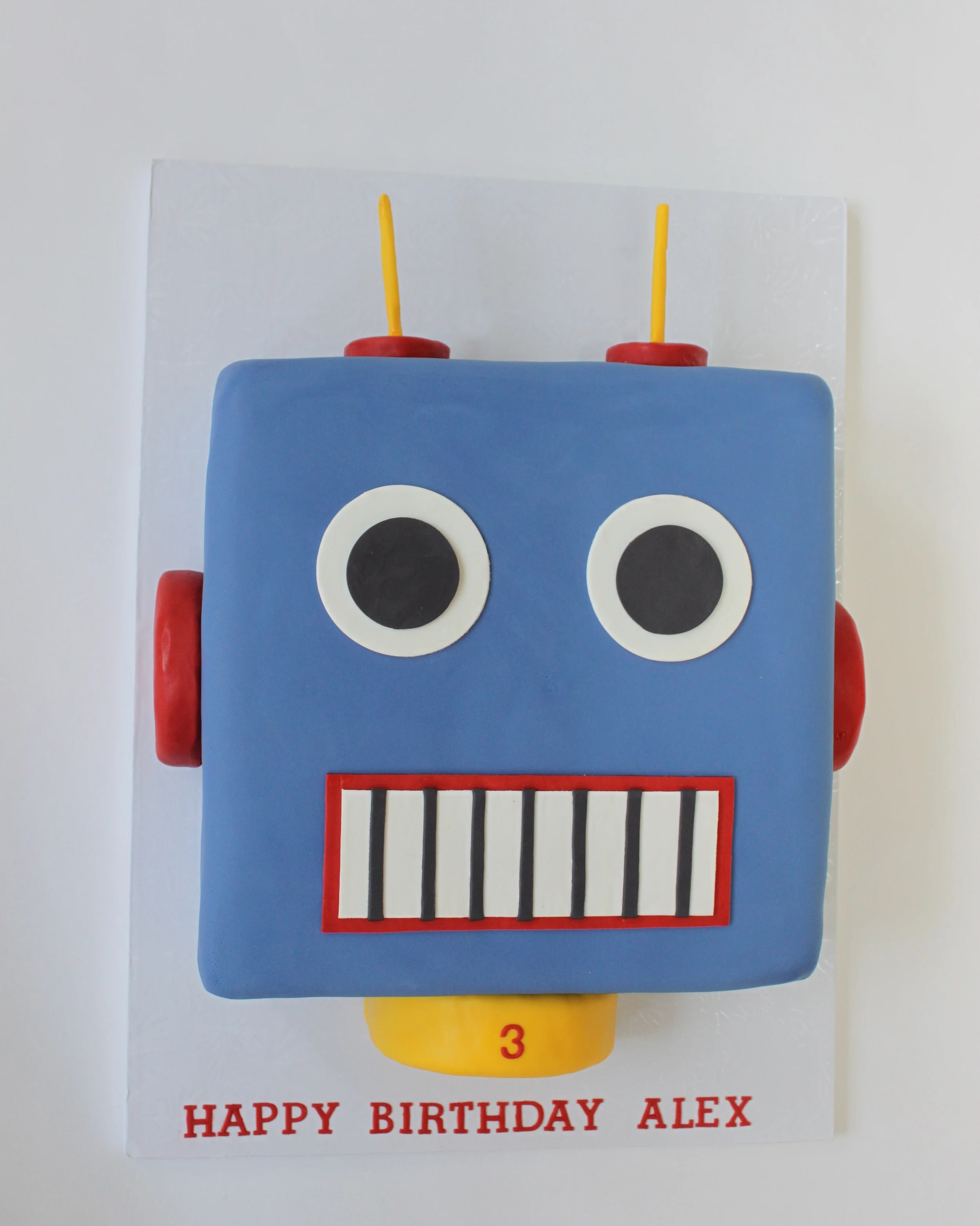 Retro Robot cake 9827 (1).jpg